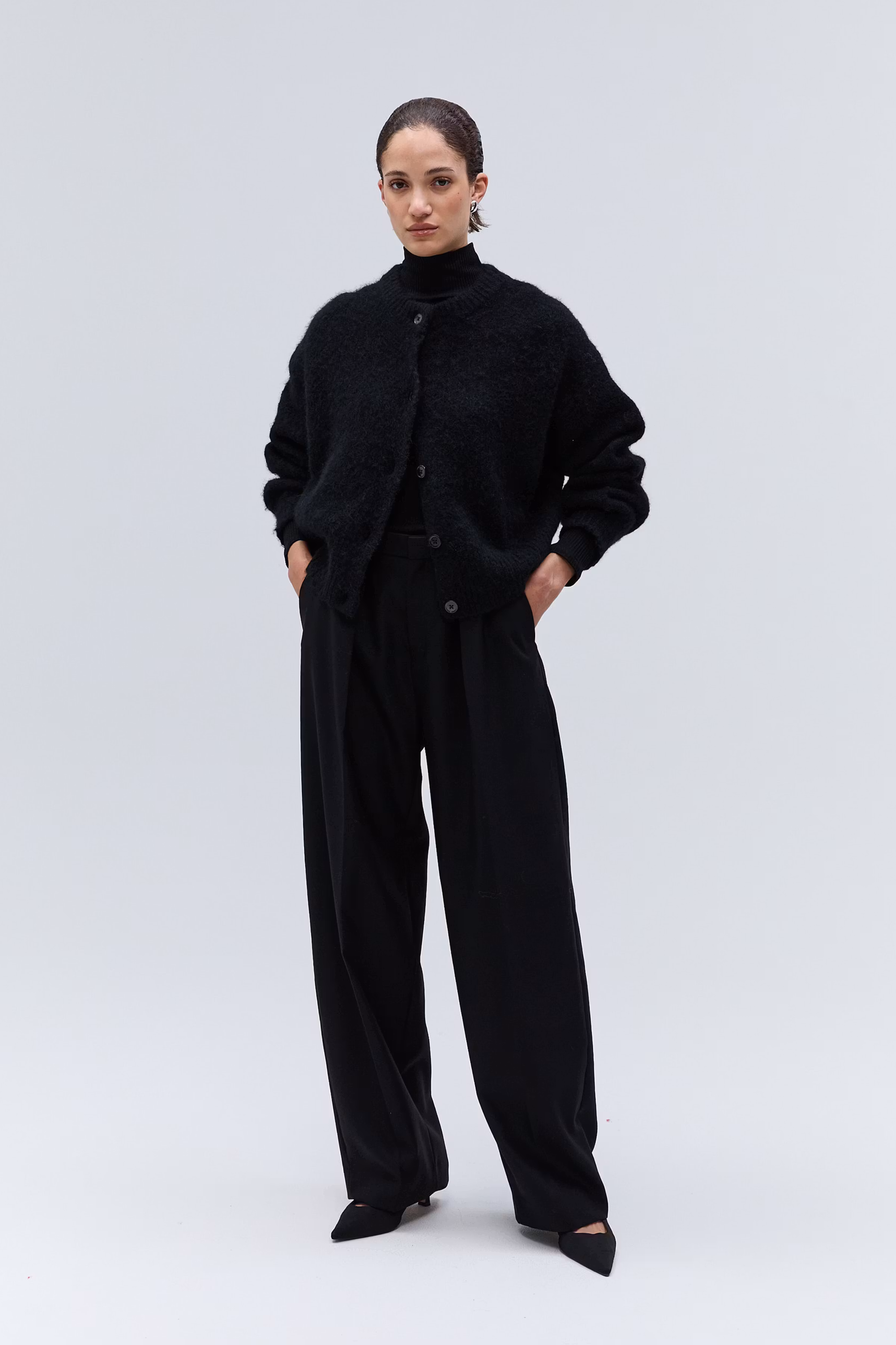 IOFerda Cardigan LOOKBOOK FRONT 30600720-BK999