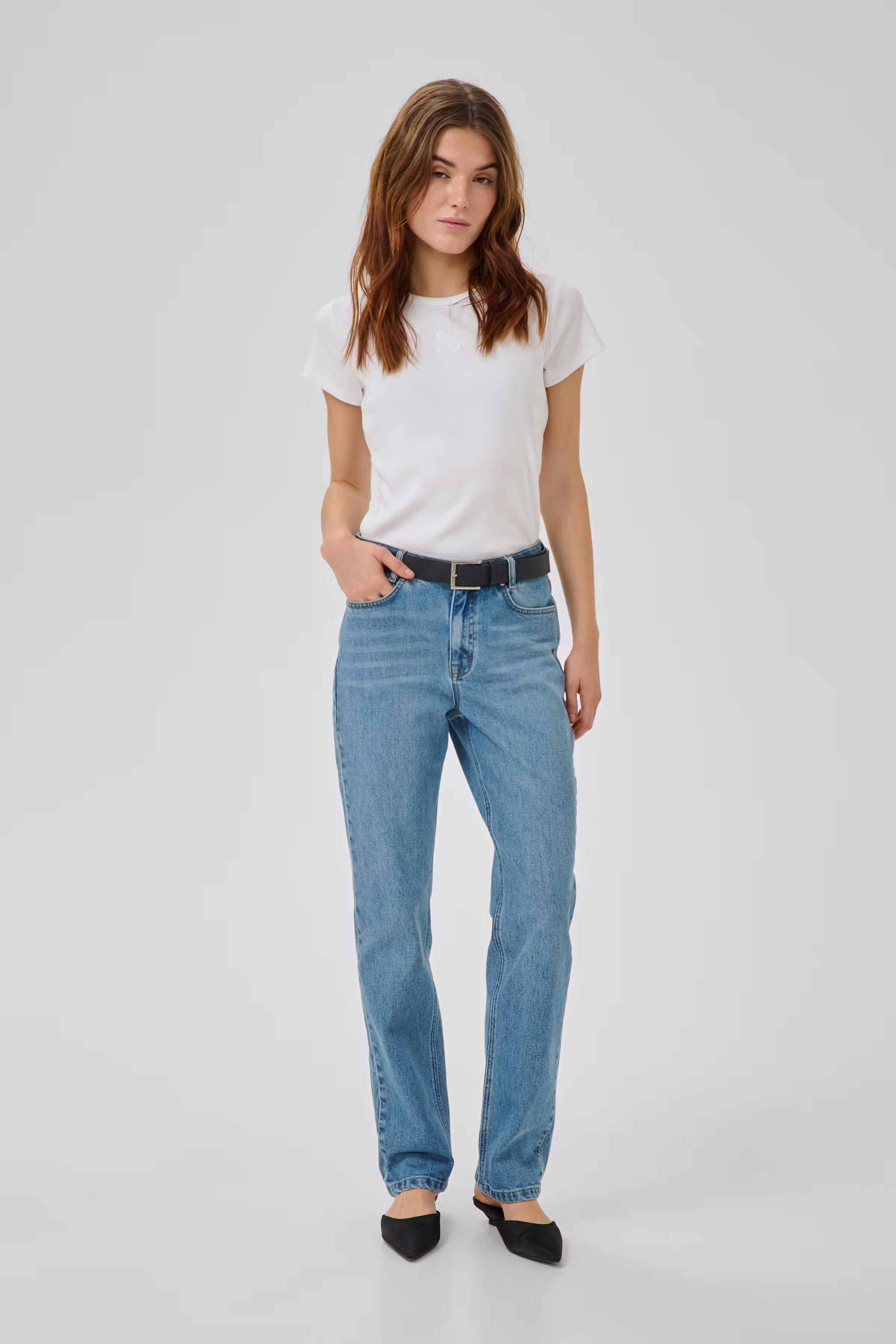 07 THE ISA HIGH STRAIGHT JEANS LOOKBOOK FRONT 10705264-100053