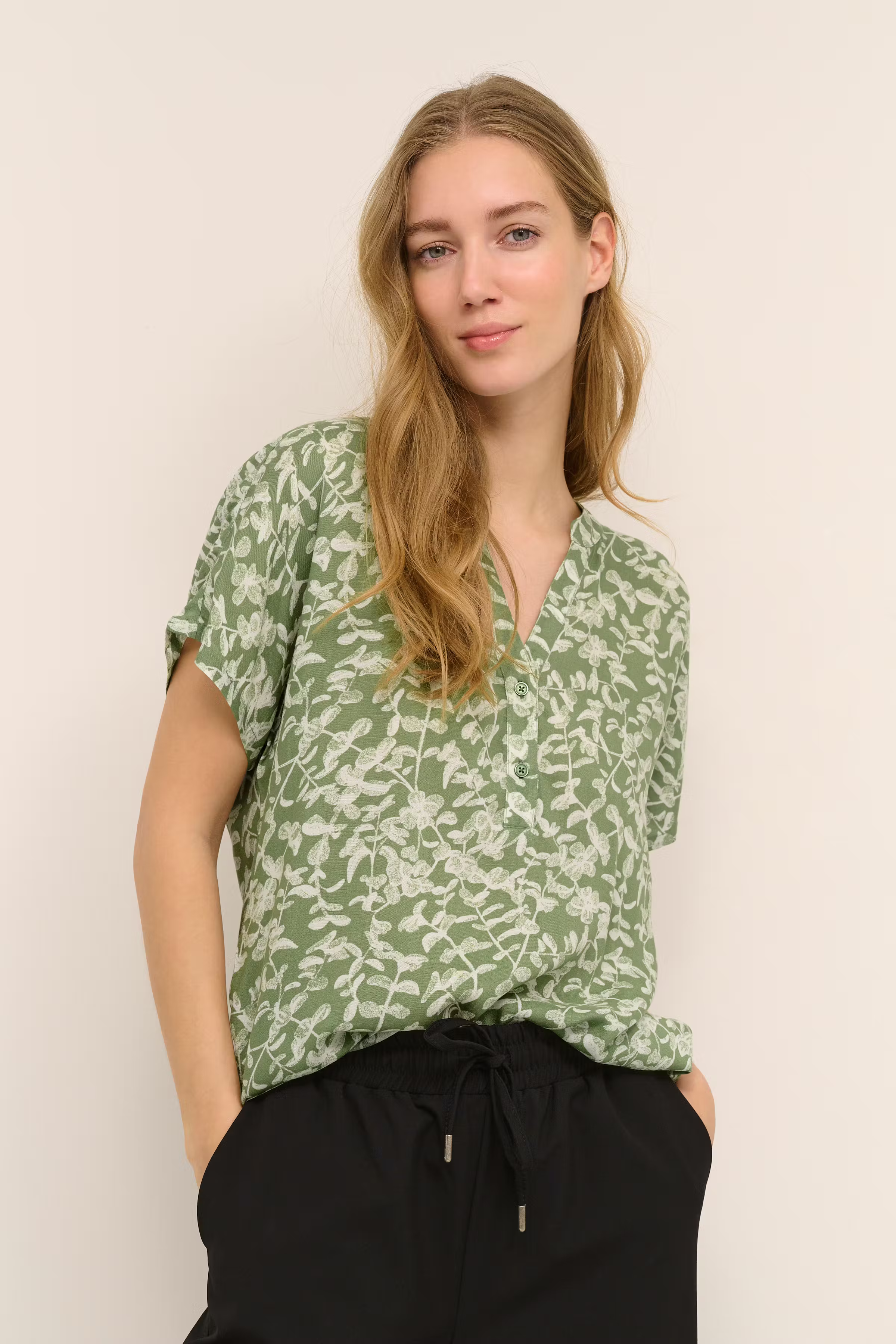 KAursula Bluse LOOKBOOK FRONT 10552084-103670