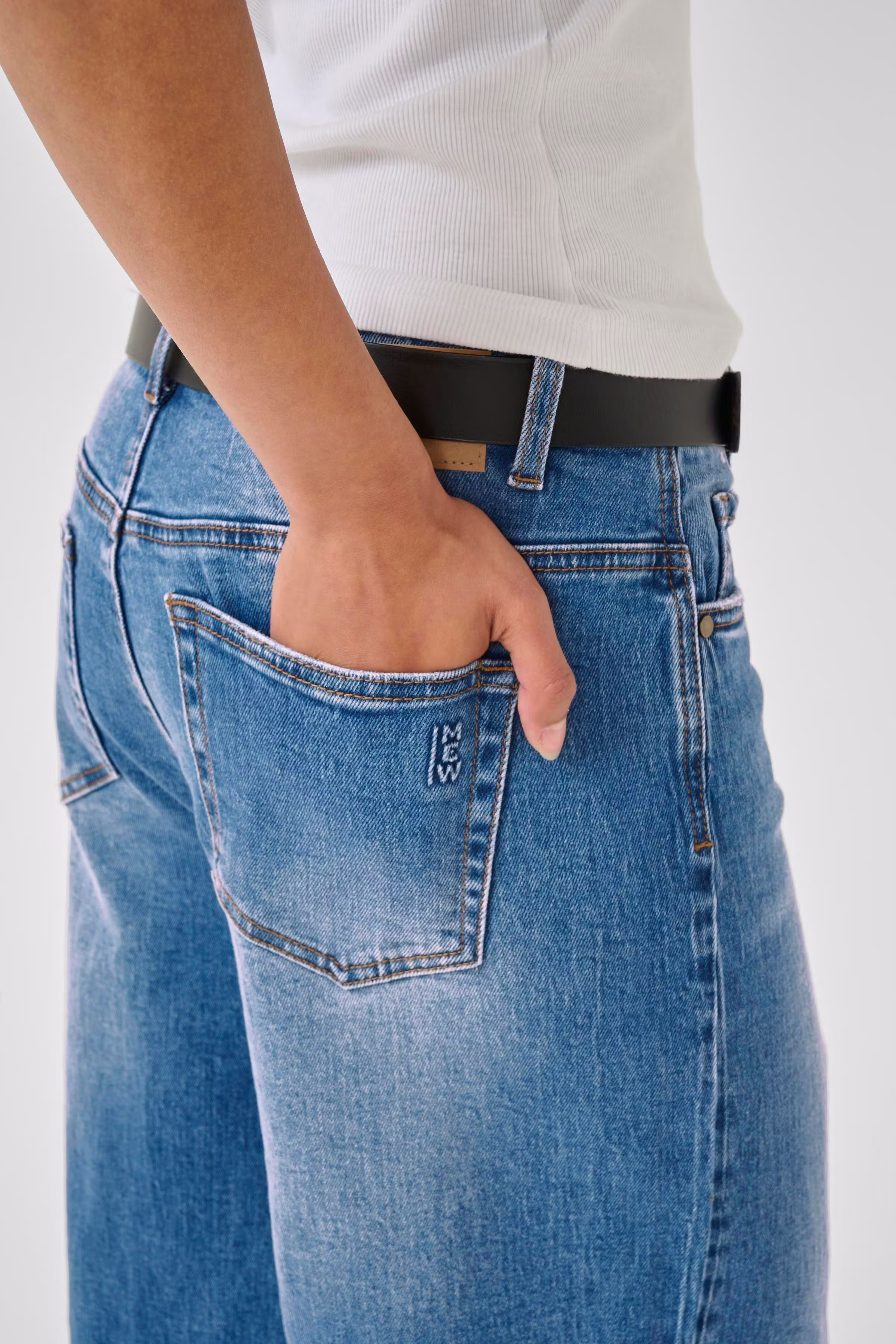 MWAlma X-Wide Jeans LOOKBOOK DETAIL 10705258-100053