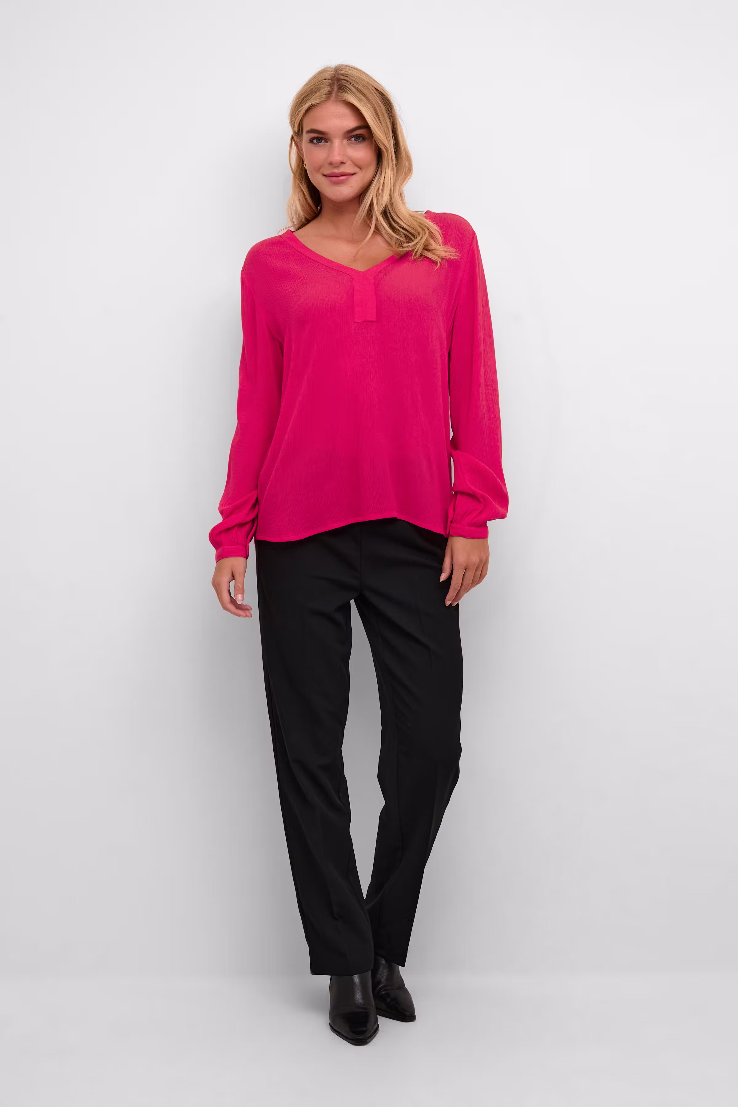 KAamber Blouse LOOKBOOK FRONT 501032-181856