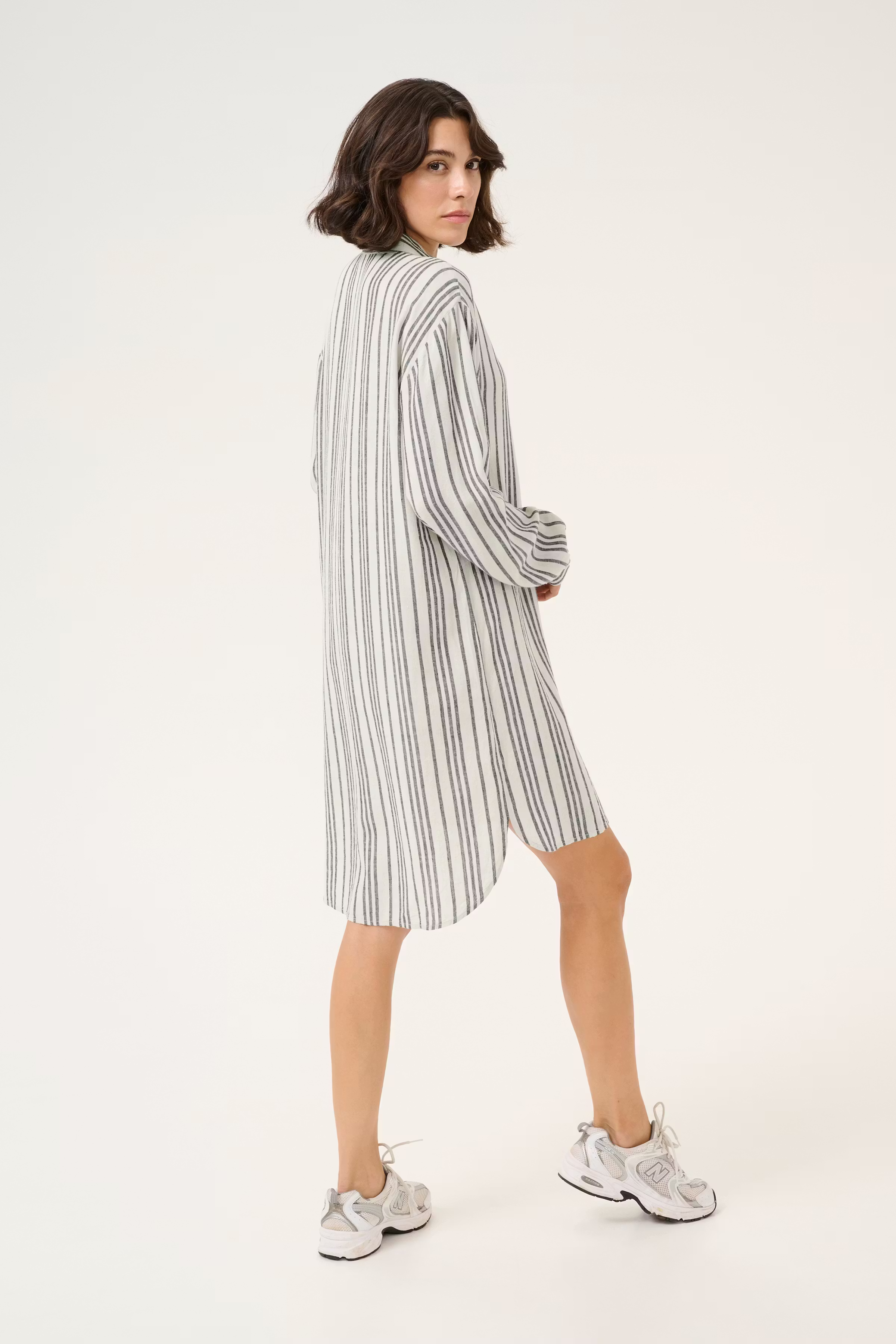 KAmilia Linen shirt LOOKBOOK BACK 10508311-107124