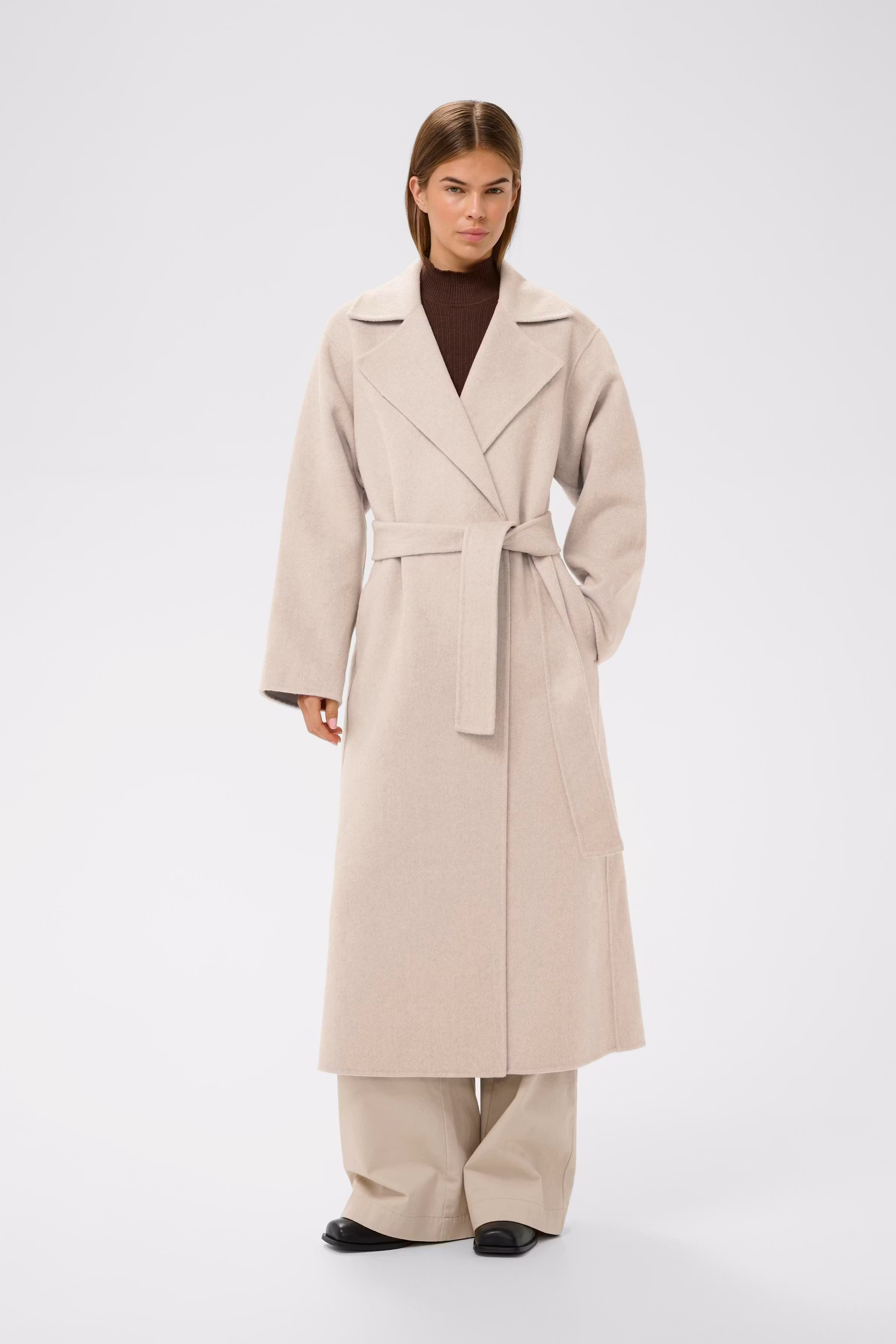 YillaIW Mantel LOOKBOOK FRONT 30110608-300002