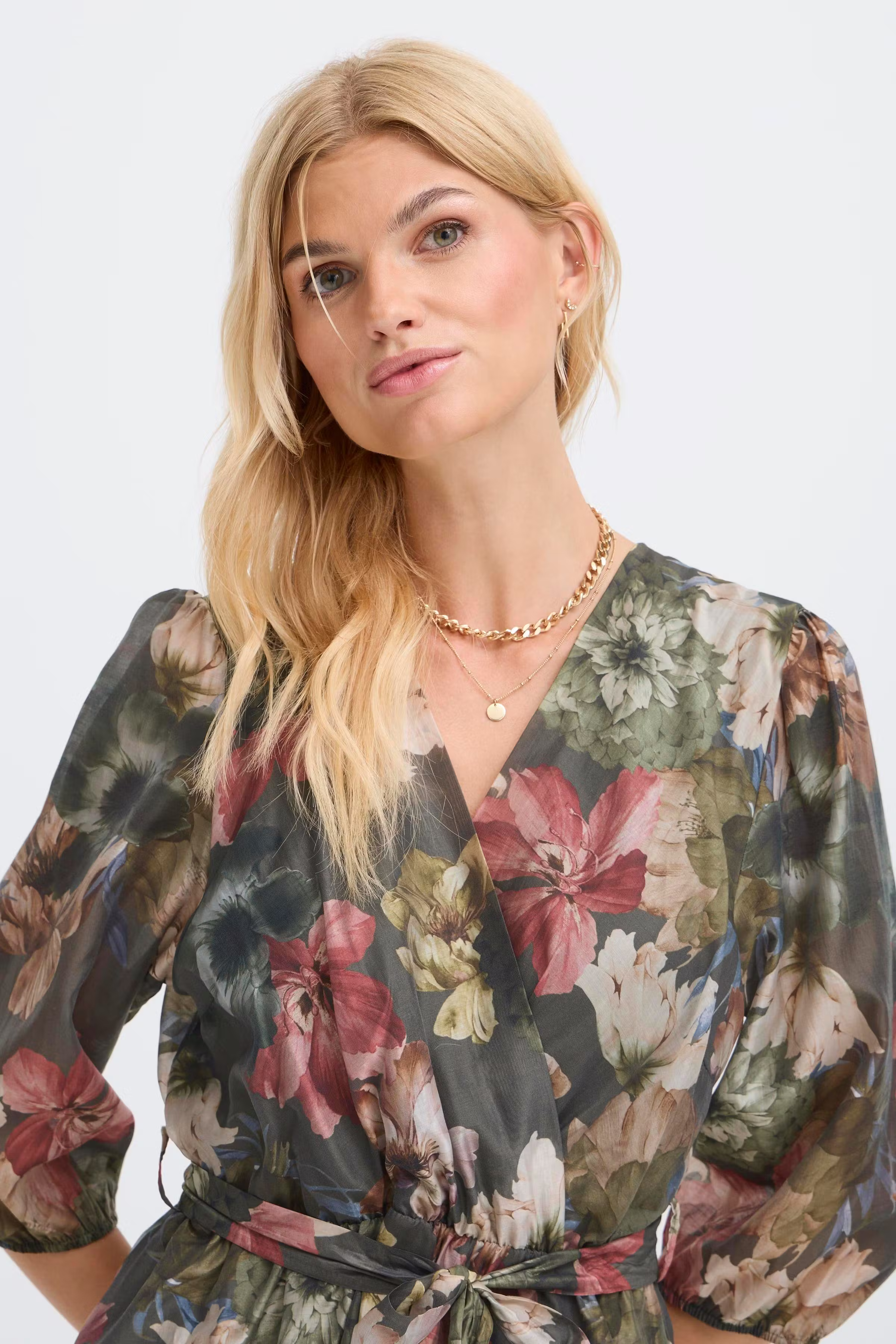 SBLEYIA Kleid LOOKBOOK DETAIL 22101065-180515