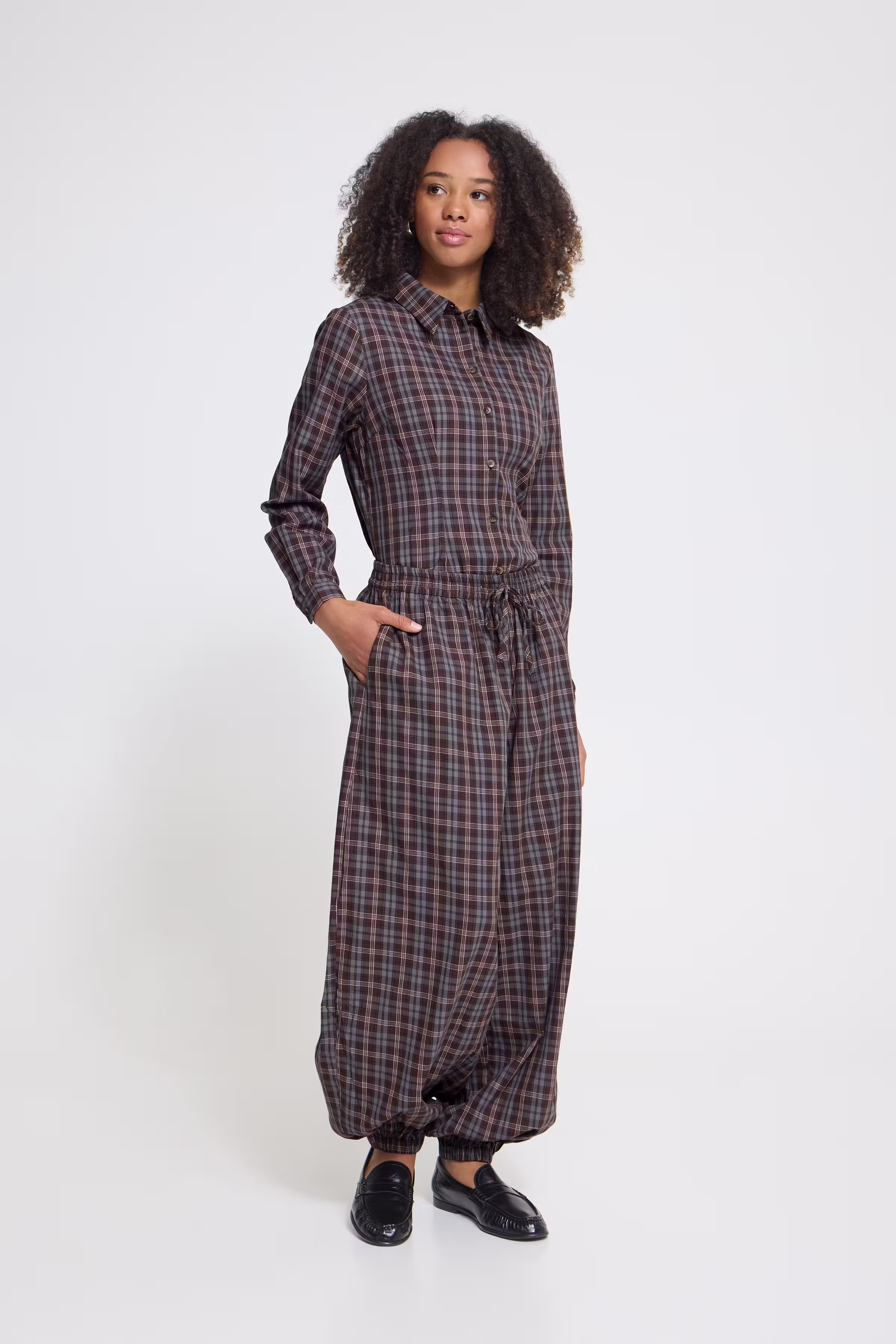 IHROLLU Byxor LOOKBOOK FRONT 23100027-191224