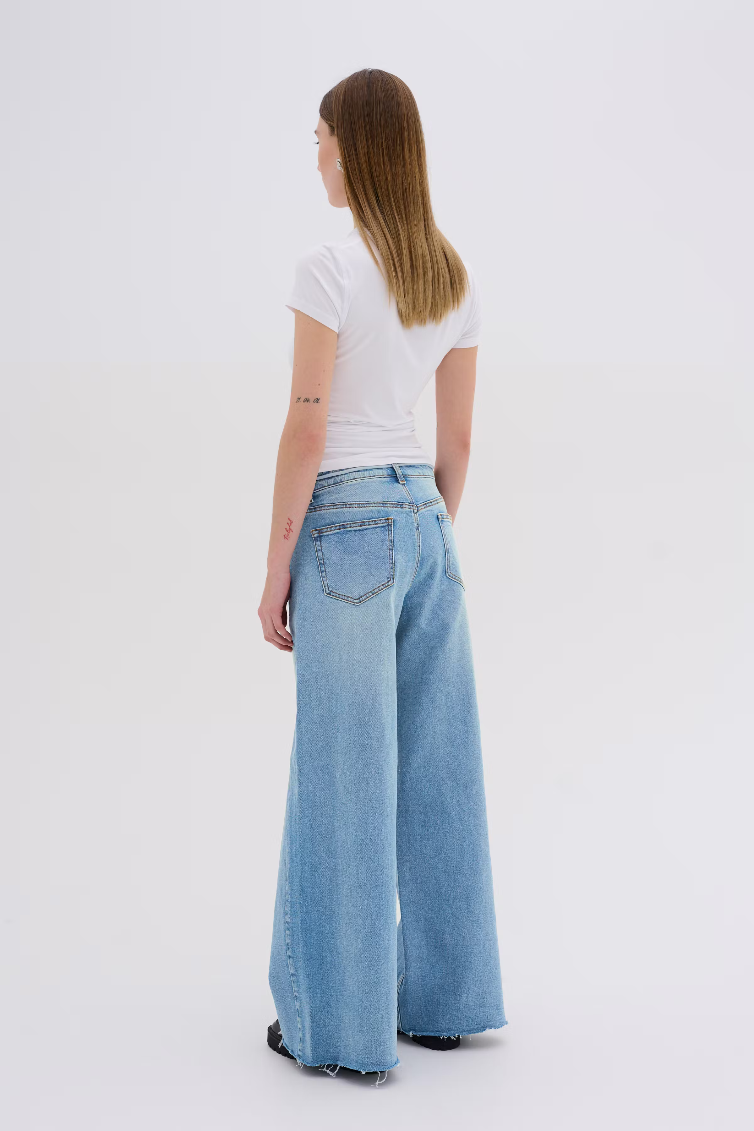 DangoMW Wide jeans LOOKBOOK BACK 10704777-100046