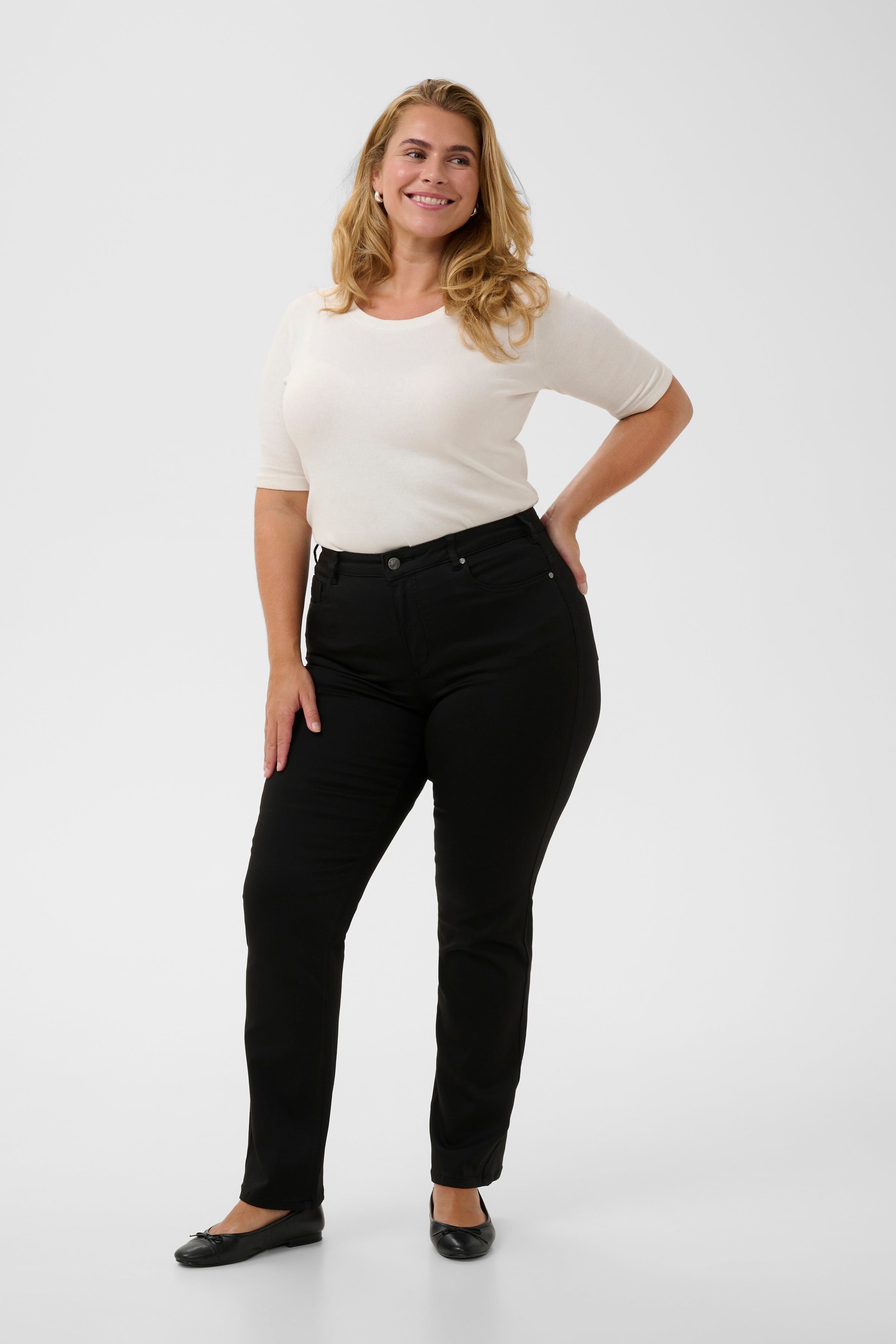 KCdina Straight Jeans LOOKBOOK FRONT 10583714-100121