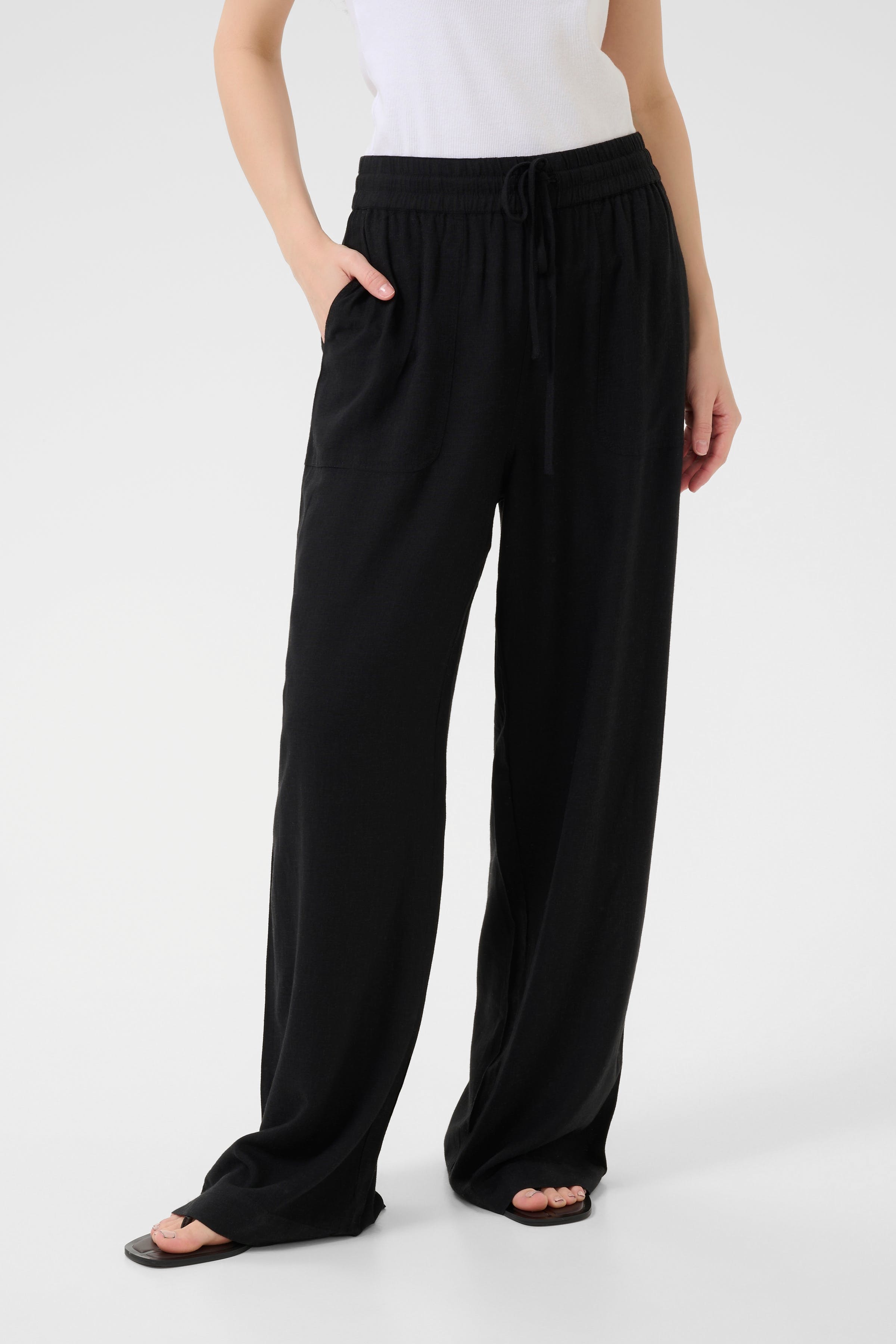 KAmilia Trousers LOOKBOOK FRONT 10508314-100121