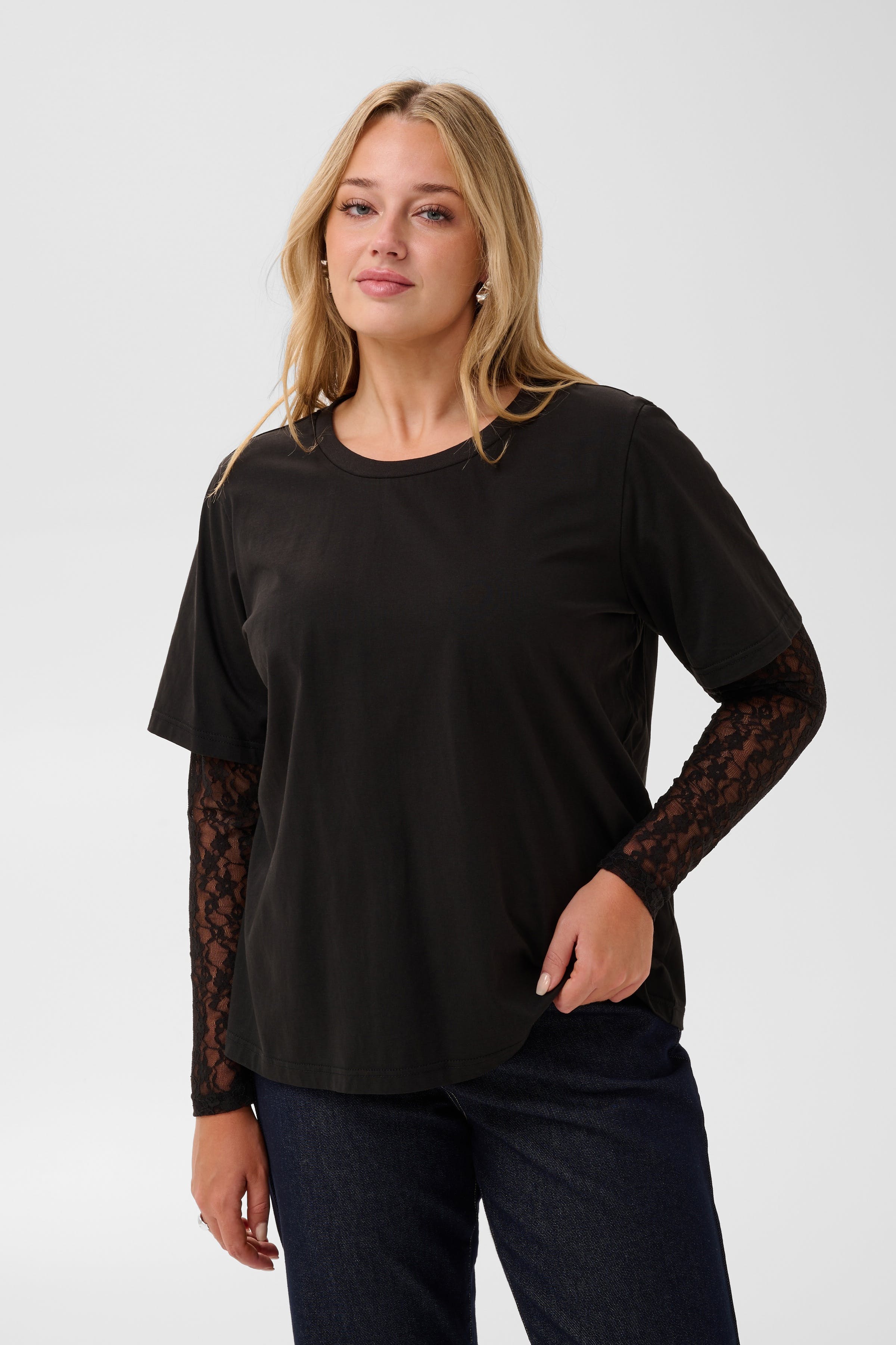 KCdori T-Shirt mit Spitzenärmeln LOOKBOOK FRONT 10584520-100121