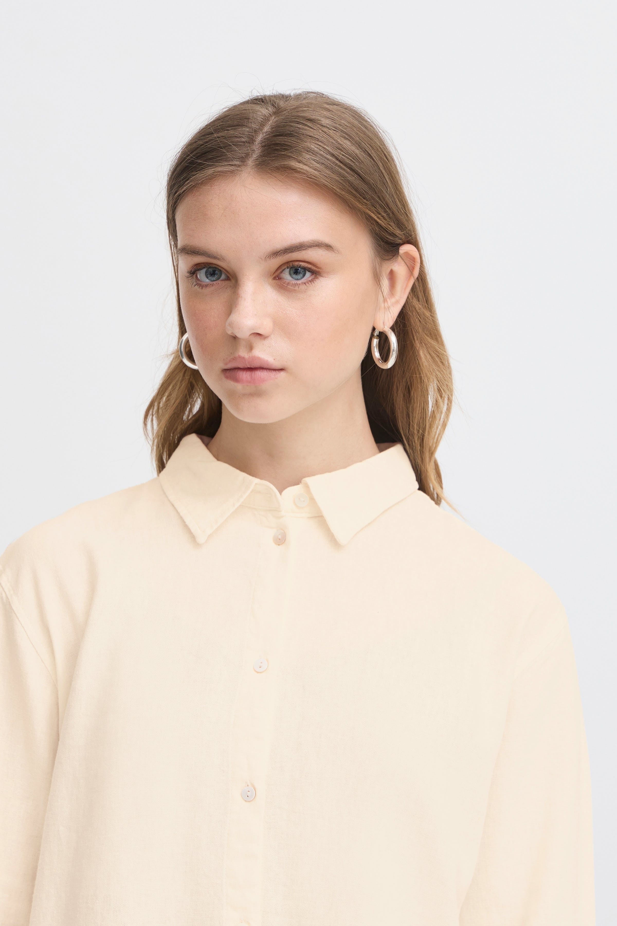 IHLINNO Långärmad skjorta LOOKBOOK DETAIL 20122920-204424