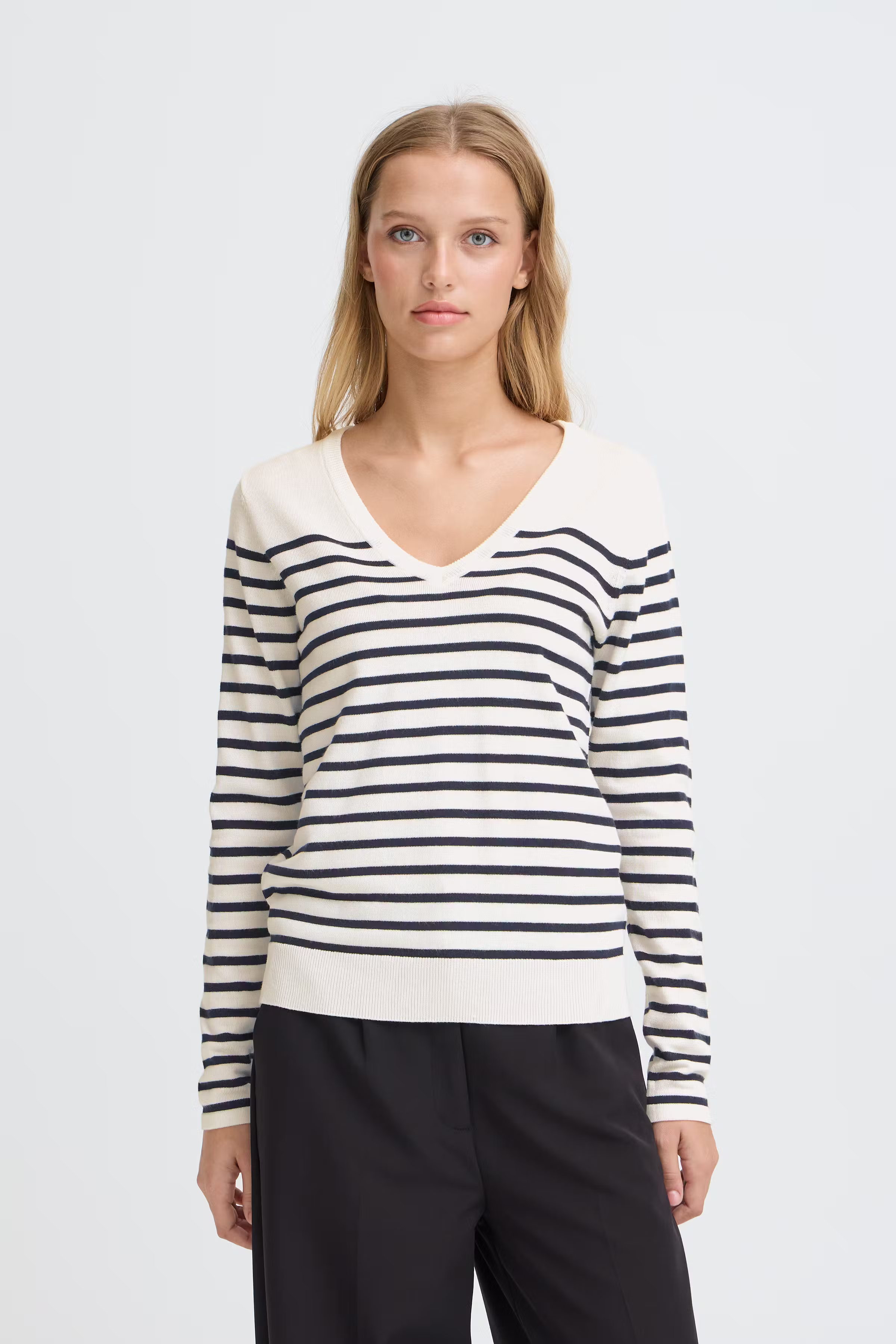 IHLULS V-Neck Pullover LOOKBOOK FRONT 20125815-900006937