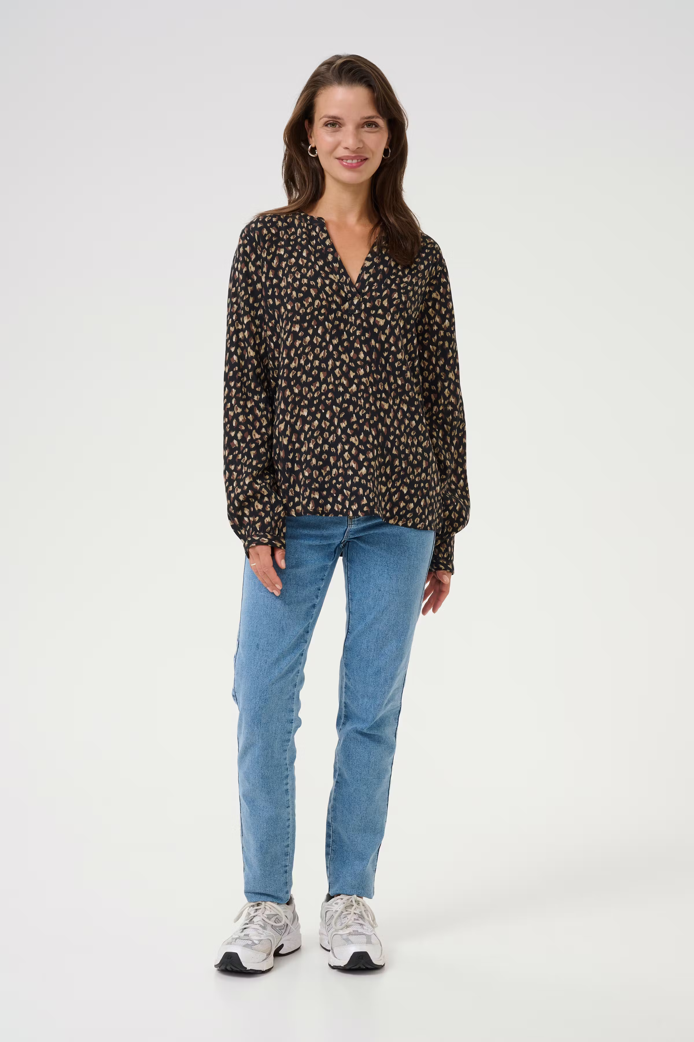 KAjalie Blus LOOKBOOK FRONT 10552004-107685