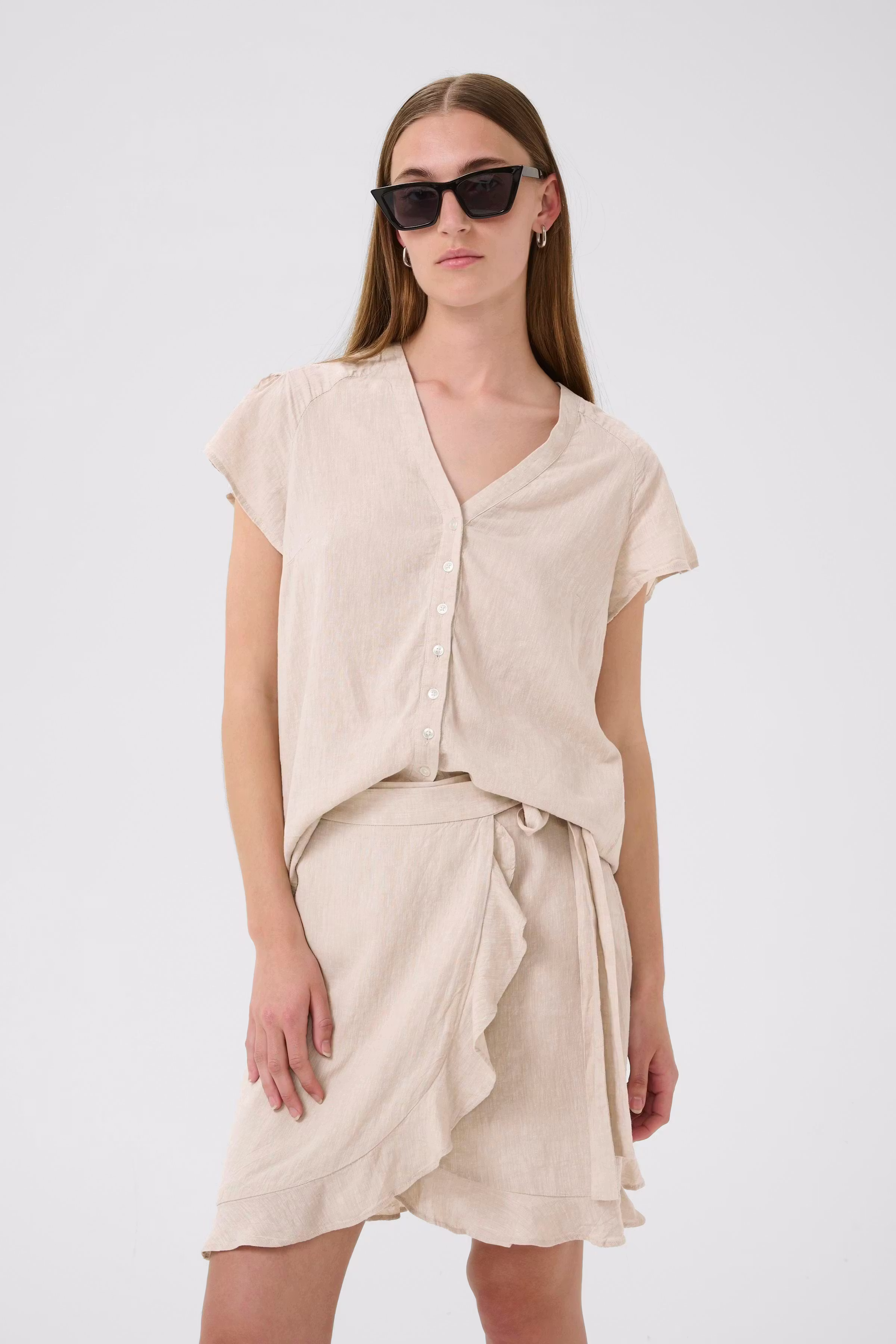 FaridaIW Linne Top LOOKBOOK FRONT 30110435-1304031