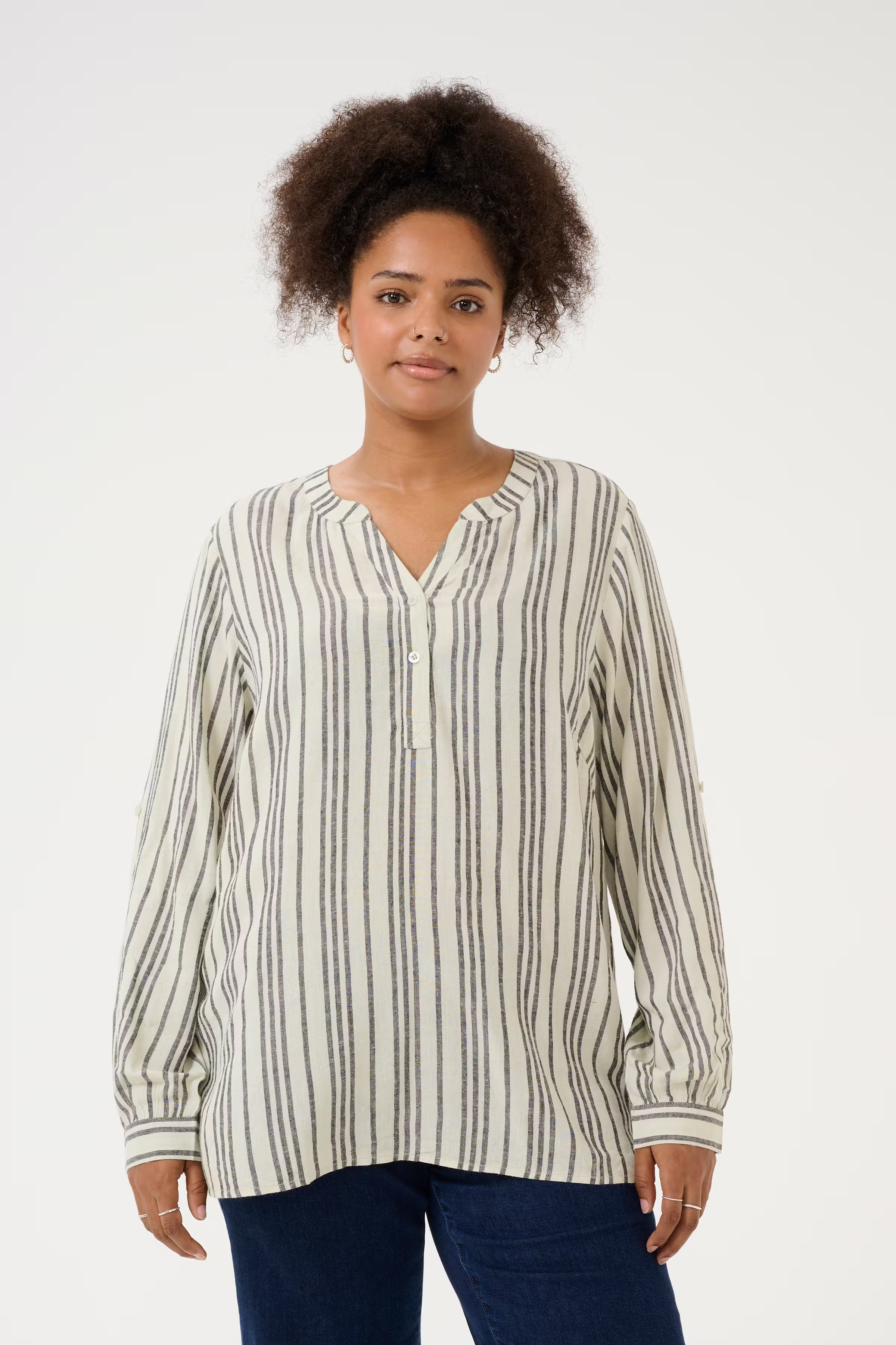 KCmille Linen Blouse LOOKBOOK FRONT 10582215-107124