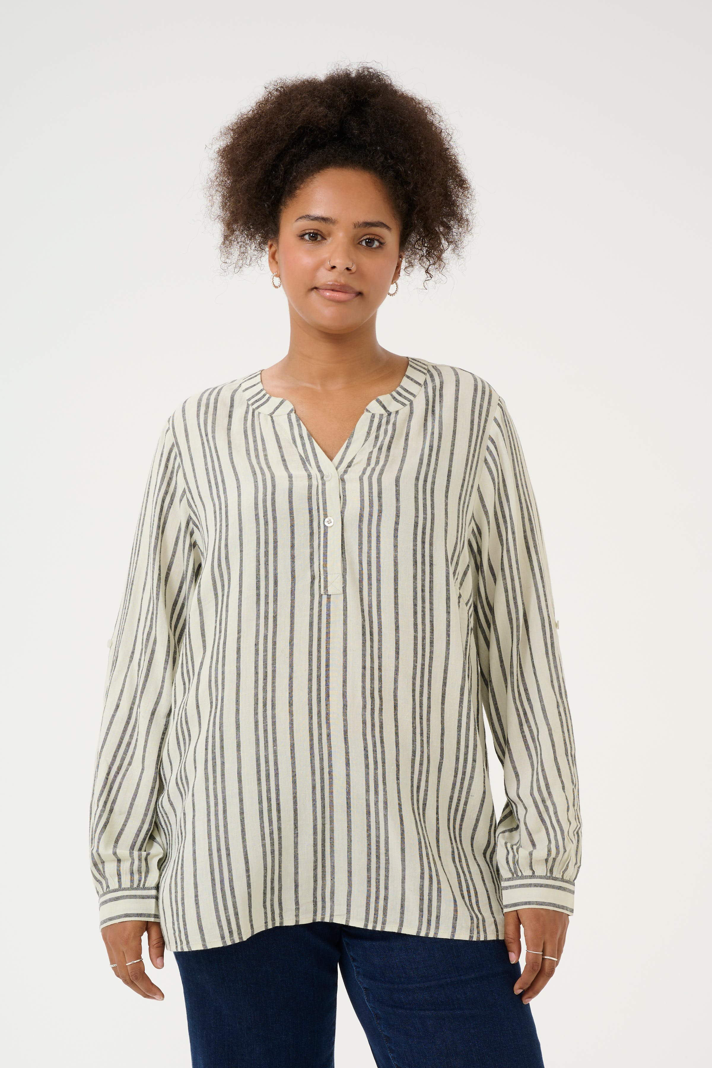 KCmille Linen Blouse LOOKBOOK FRONT 10582215-107124