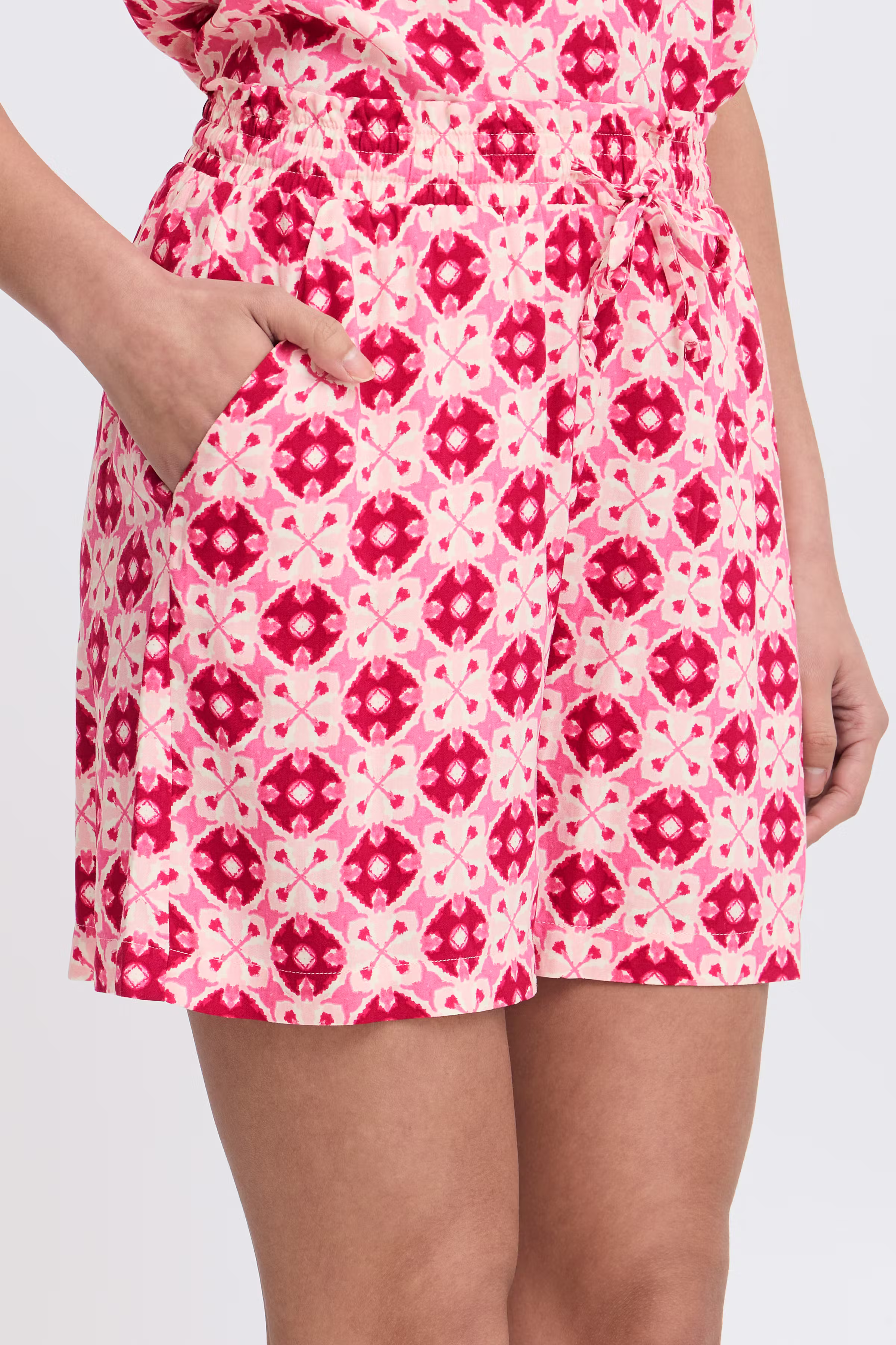 IHVERA Shorts LOOKBOOK DETAIL 20123239-204611