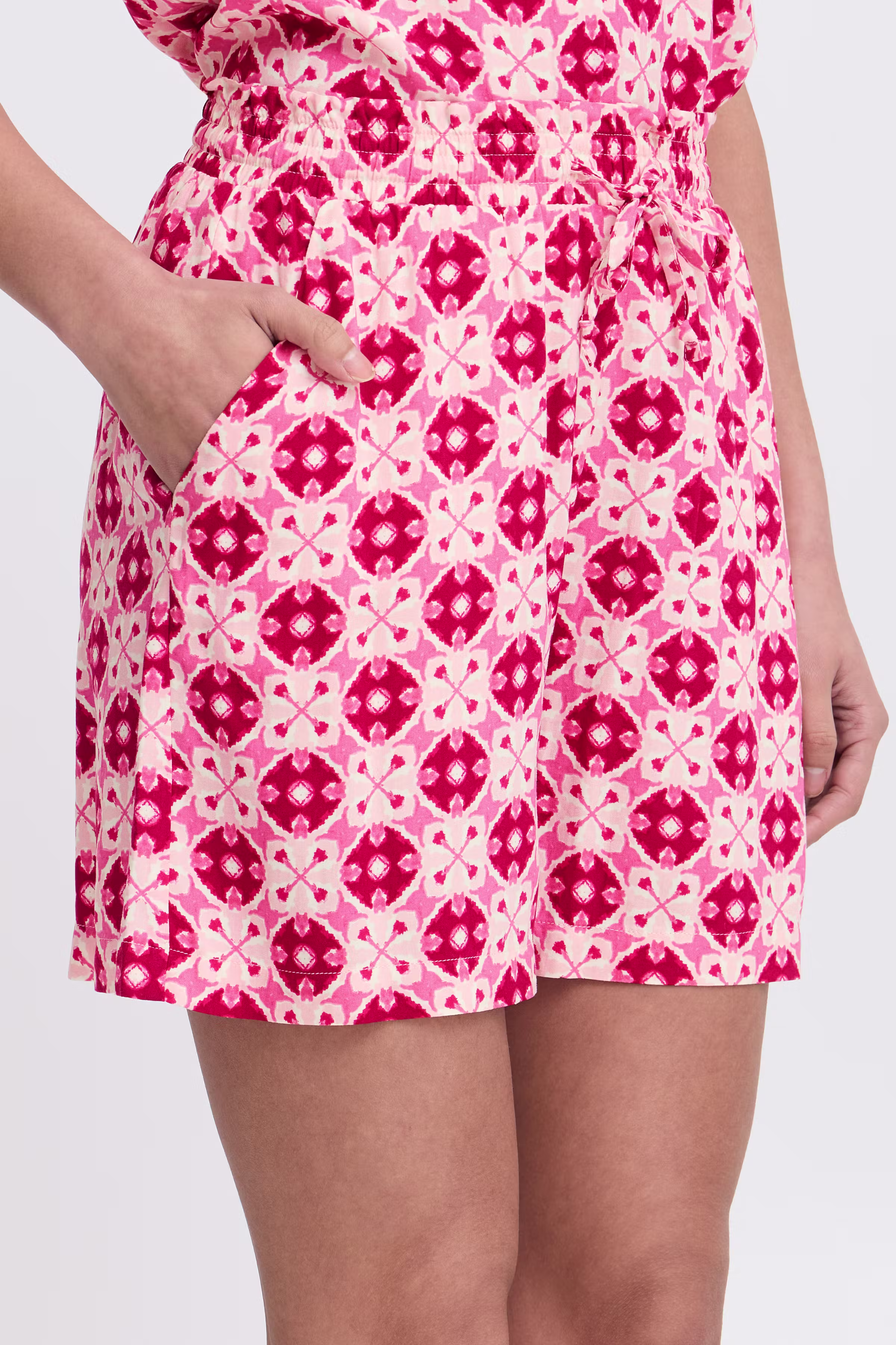 IHVERA Shorts LOOKBOOK DETAIL 20123239-204611