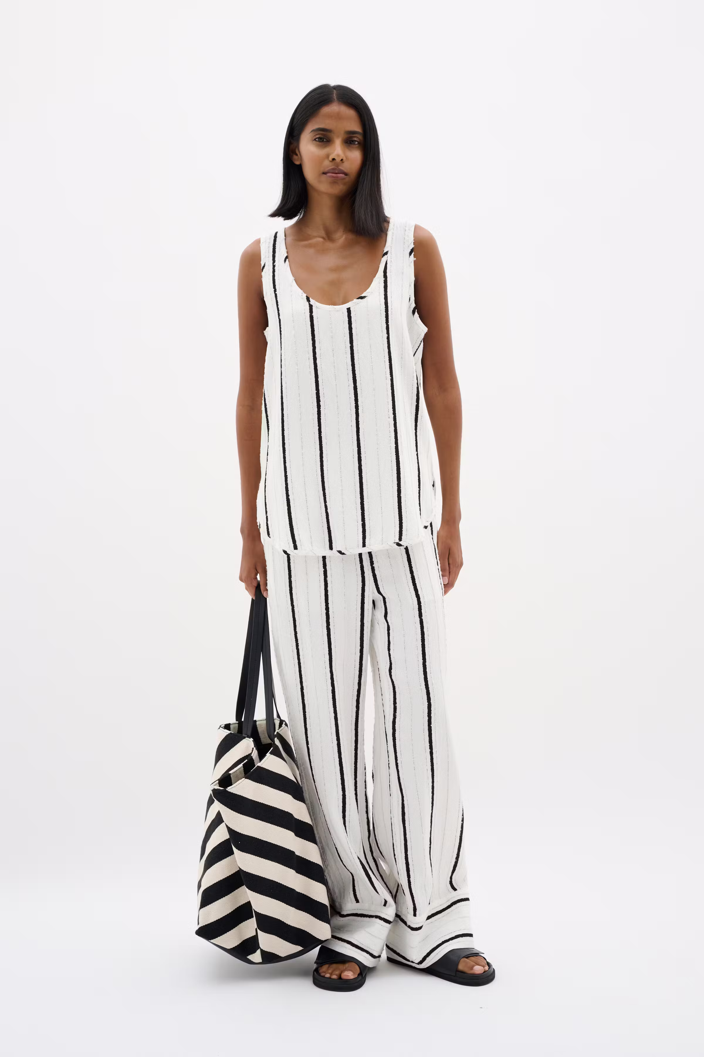 AileyIW Shopper Tas LOOKBOOK FRONT 30110710-301713