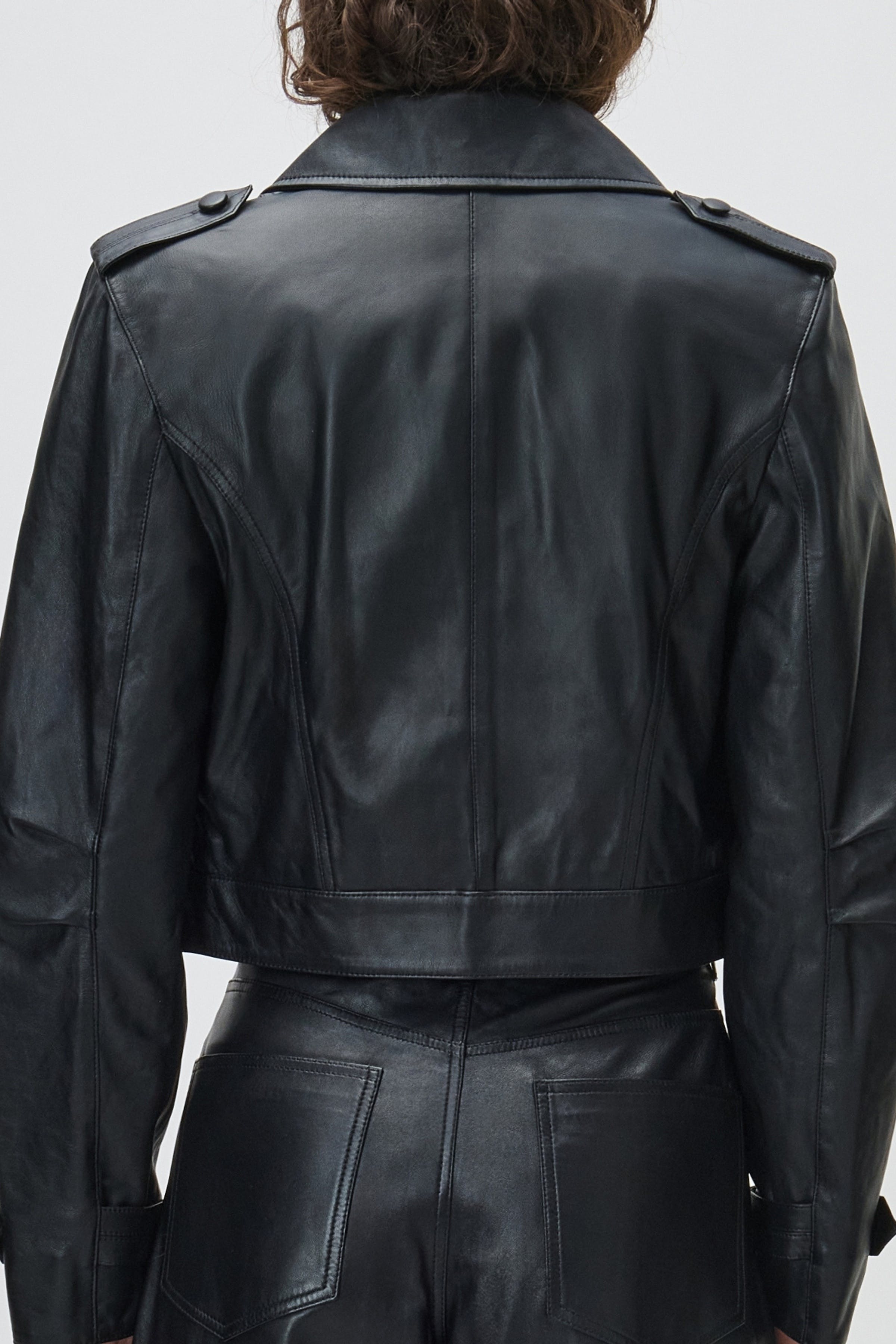 LAUREN JACKE LOOKBOOK DETAIL 30600690-BK999