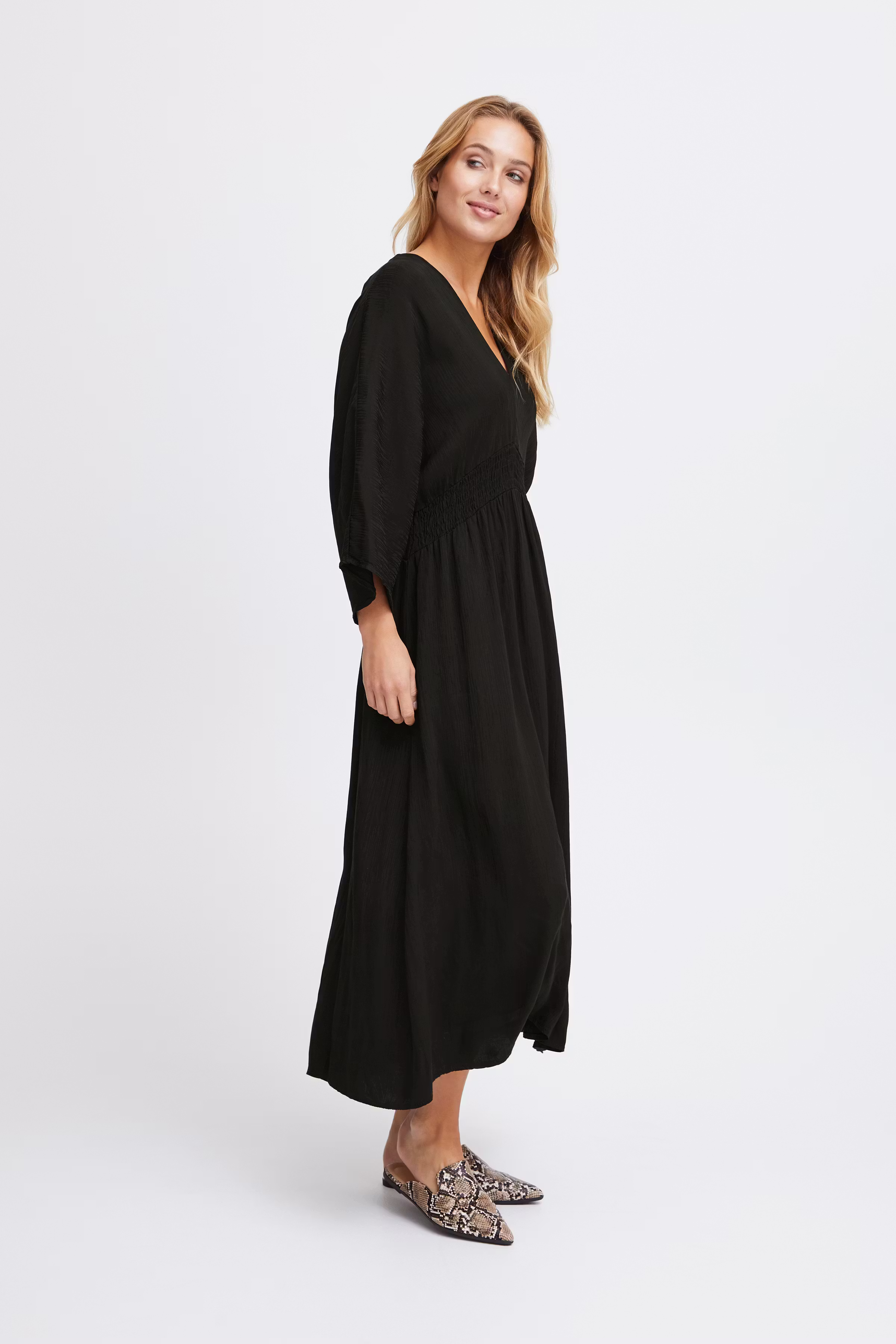 SBPAJA Kjole LOOKBOOK FRONT 22100338-202821