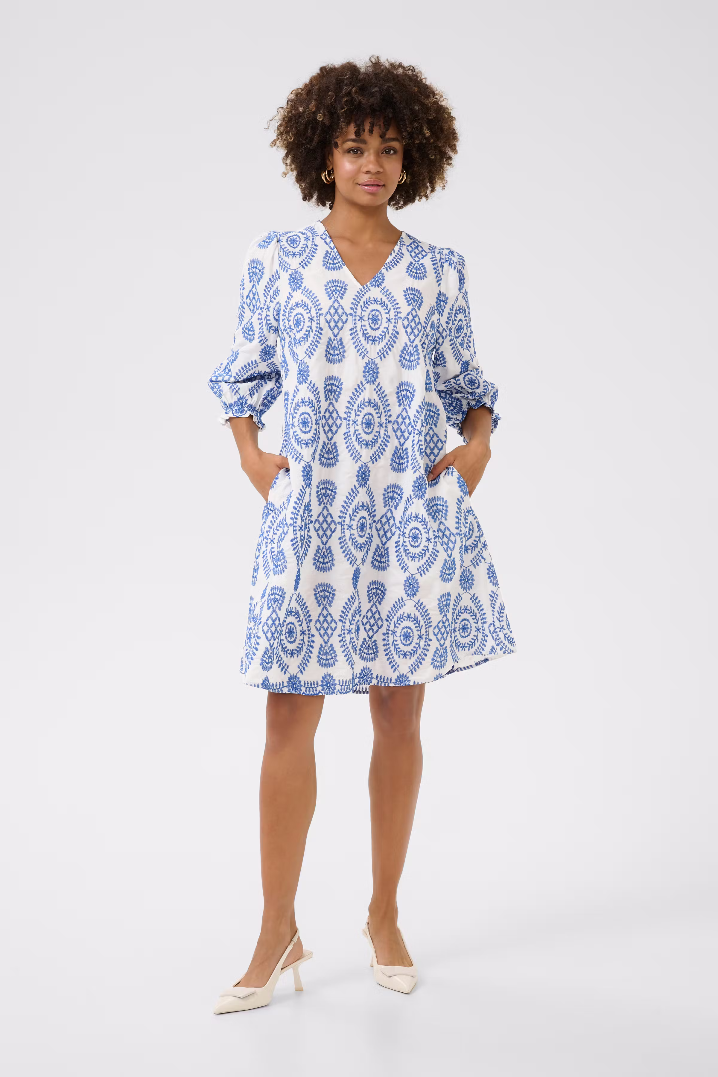 CUtia Klänning med broderi LOOKBOOK FRONT 50109438-107877