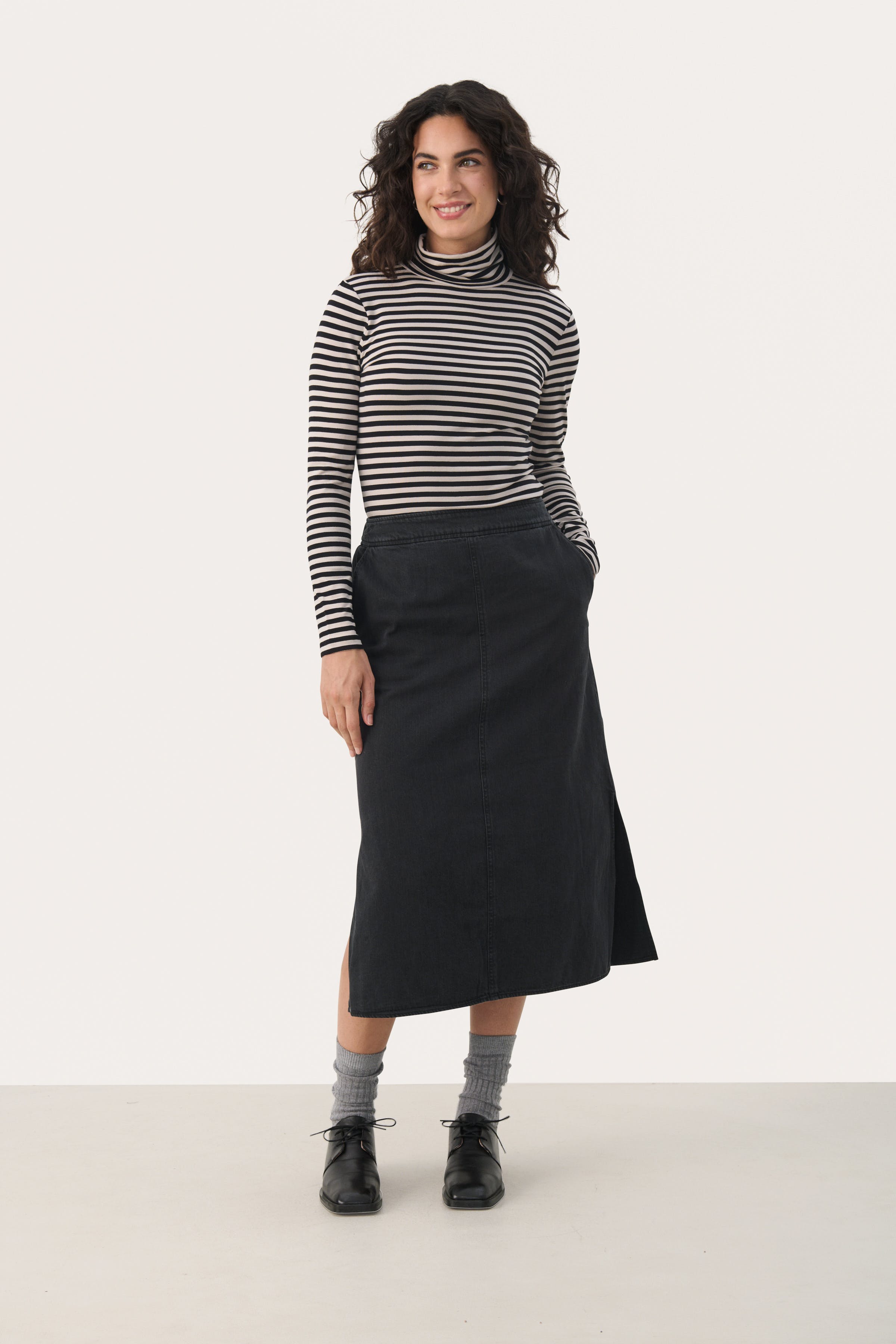 LizziePW Denim Skirt LOOKBOOK FRONT 30308878-300148