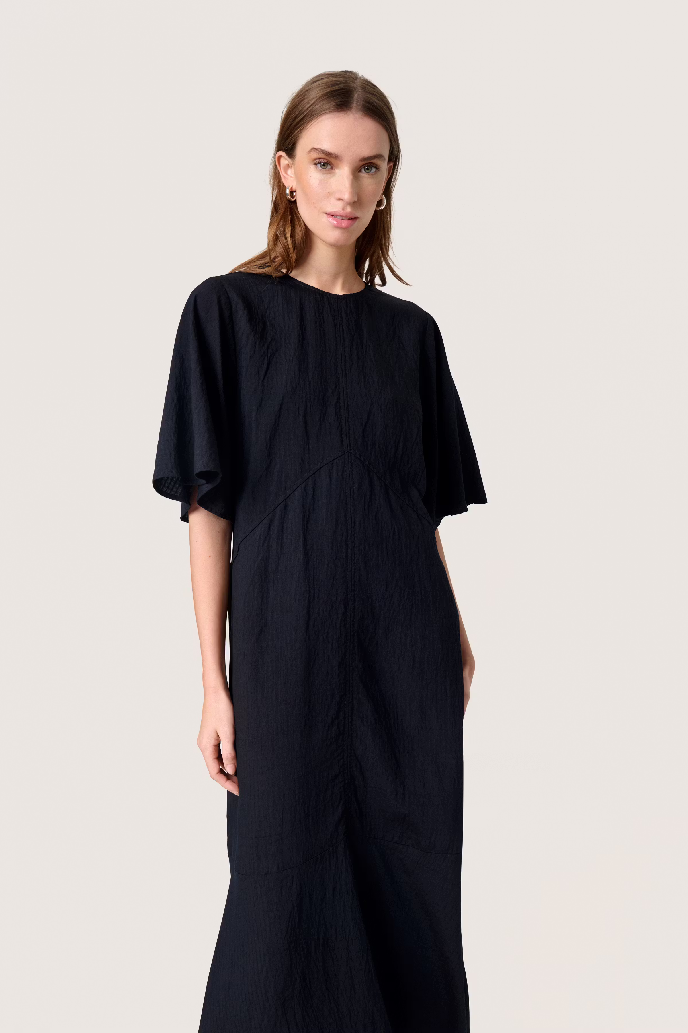 SLEmmy Dress LOOKBOOK FRONT 30408432-194008