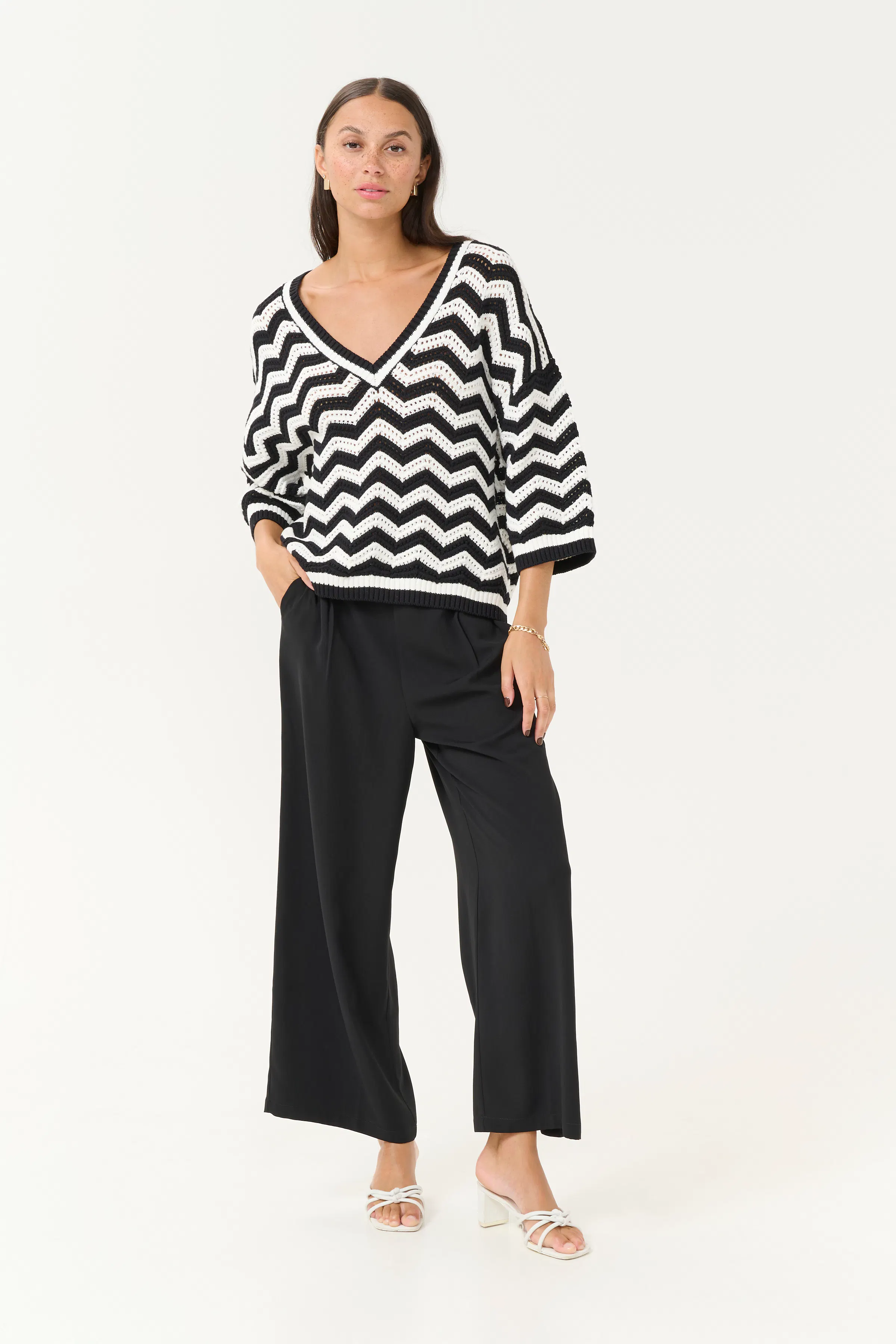 KAlaina Pullover LOOKBOOK FRONT 10510185-107435