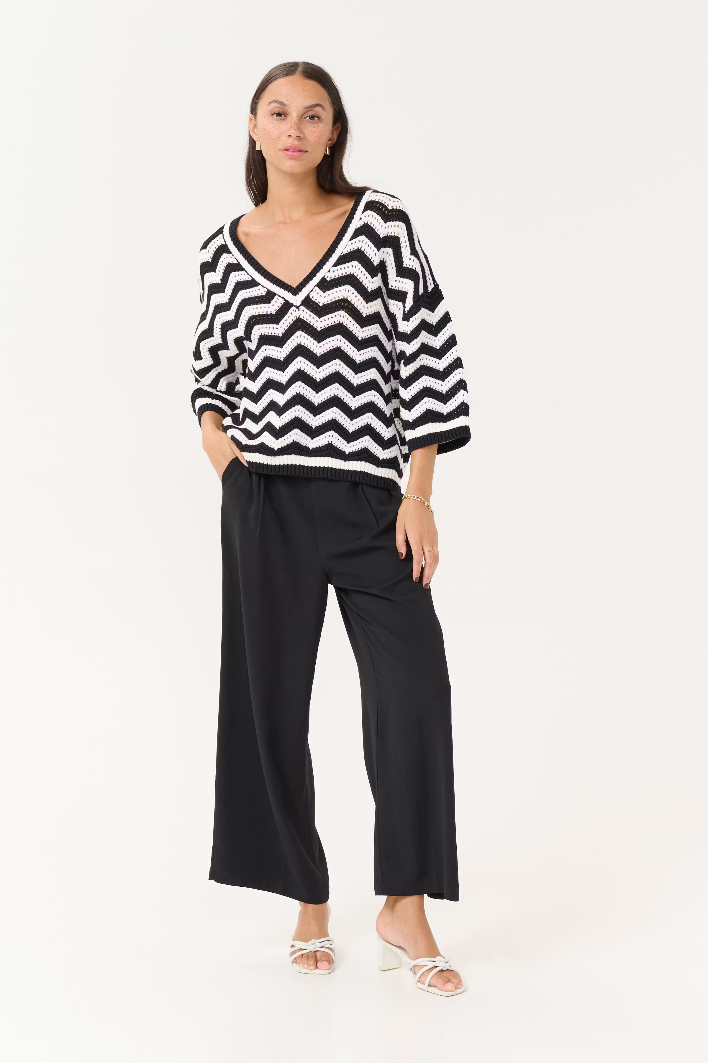 KAlaina Pullover LOOKBOOK FRONT 10510185-107435