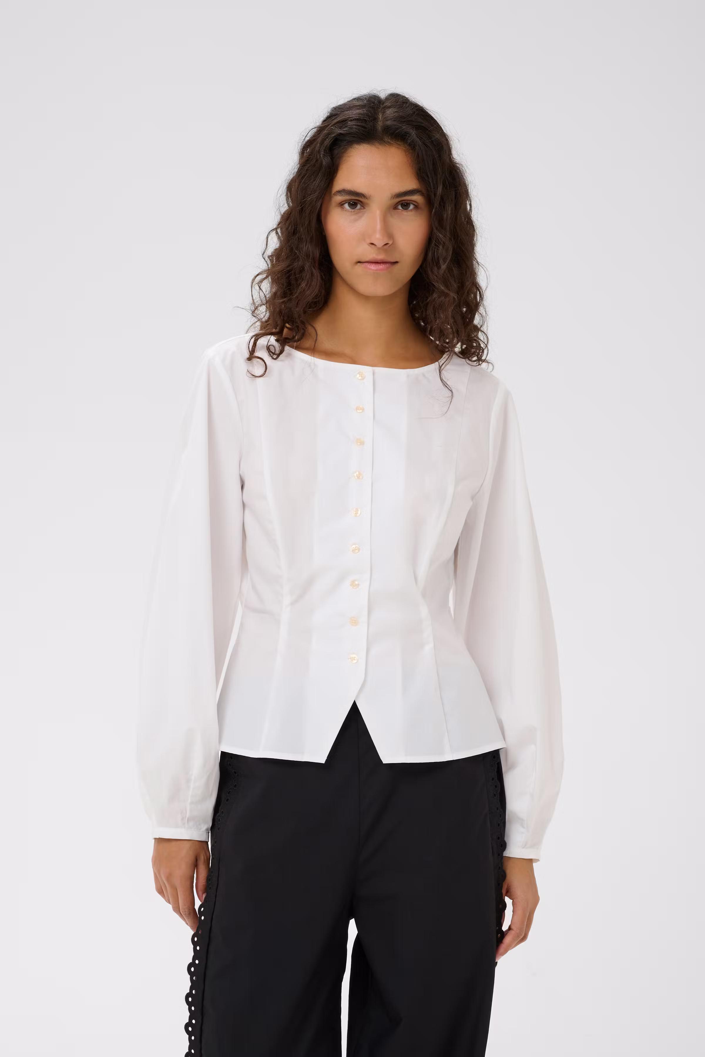 LELOIW Fitted Poplin Hemd LOOKBOOK FRONT 30112343-300001