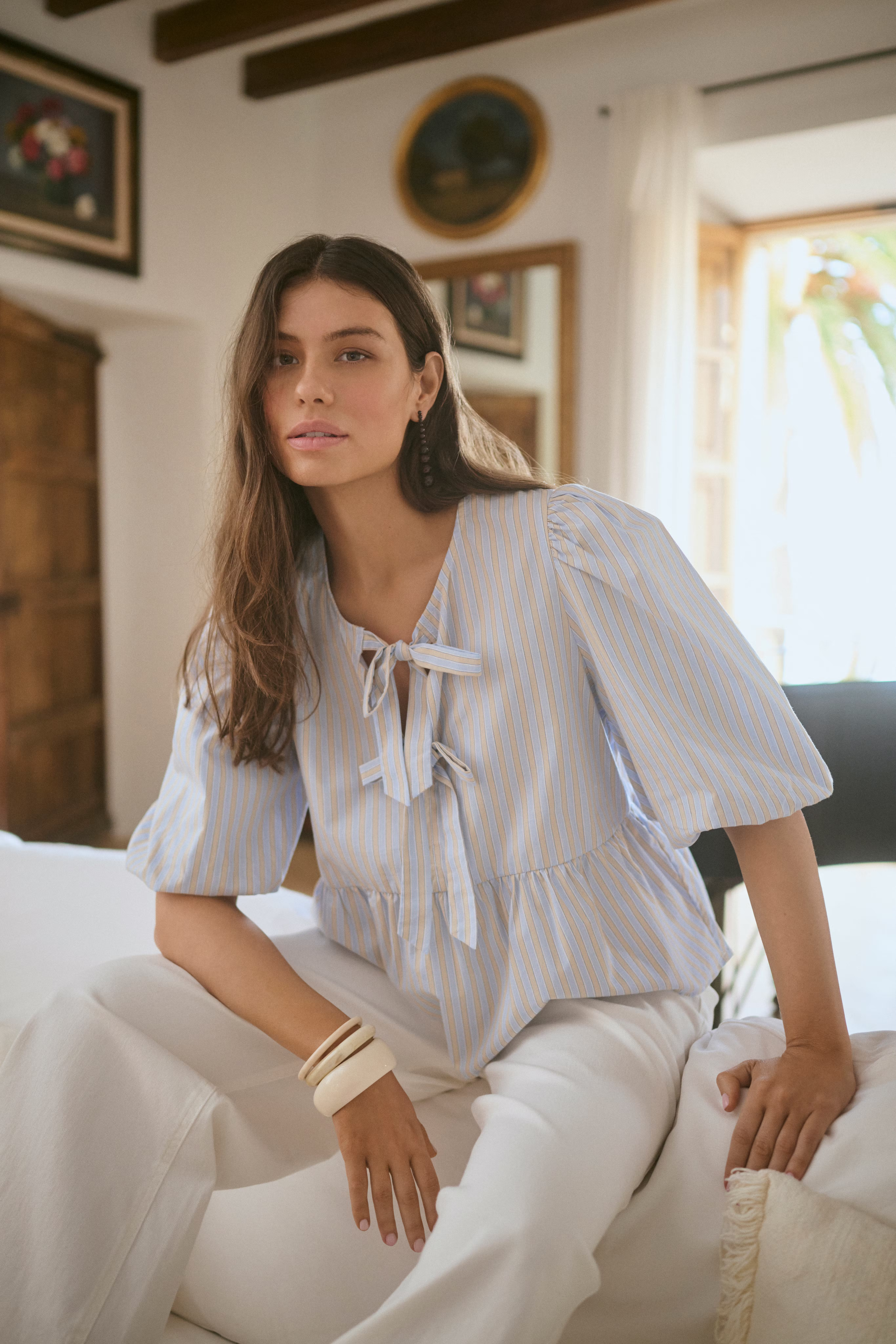 CUelia Blus LOCATION NONE 50112808-109038