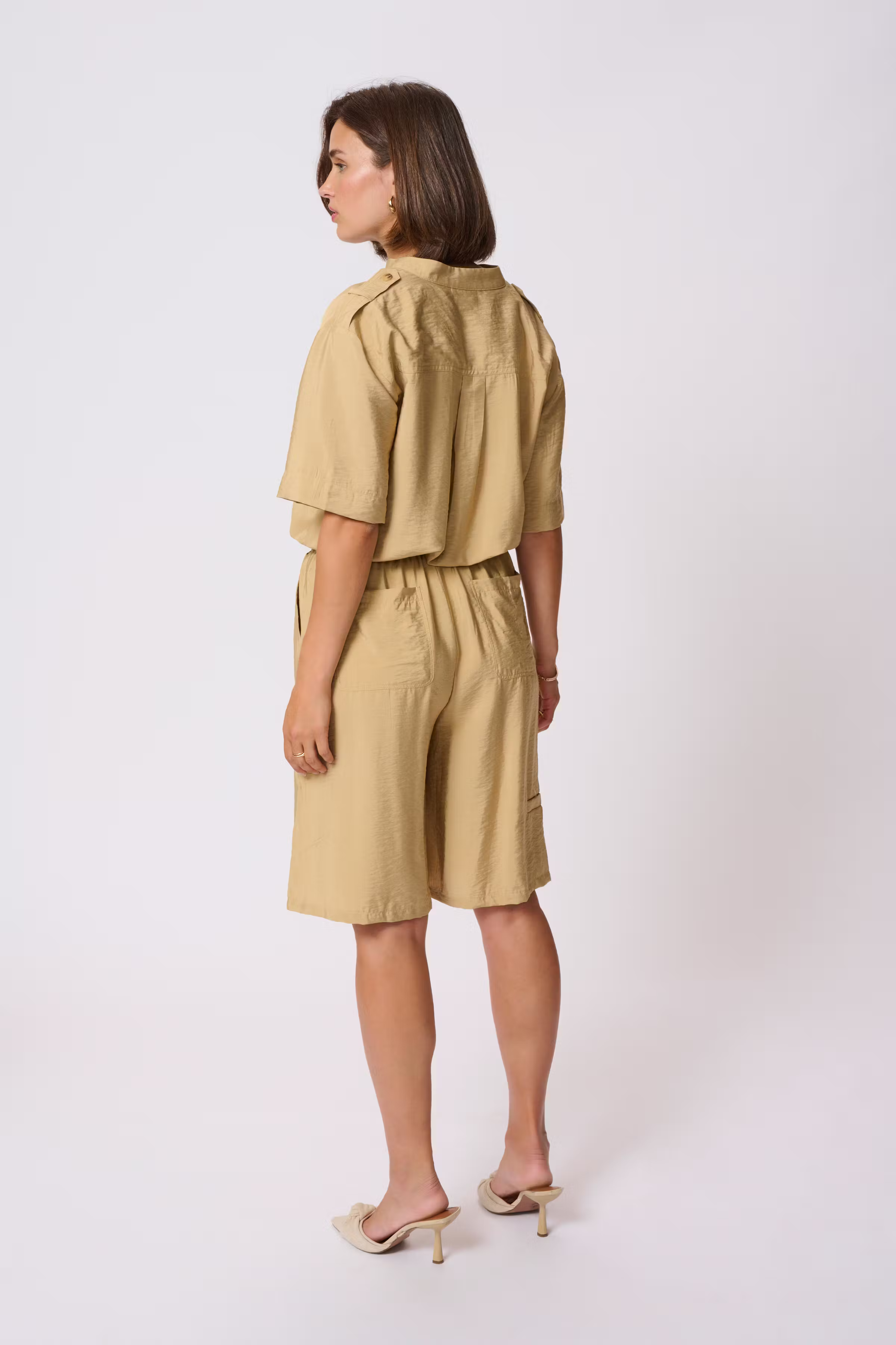 KAflorence Shorts LOOKBOOK BACK 10509925-161120