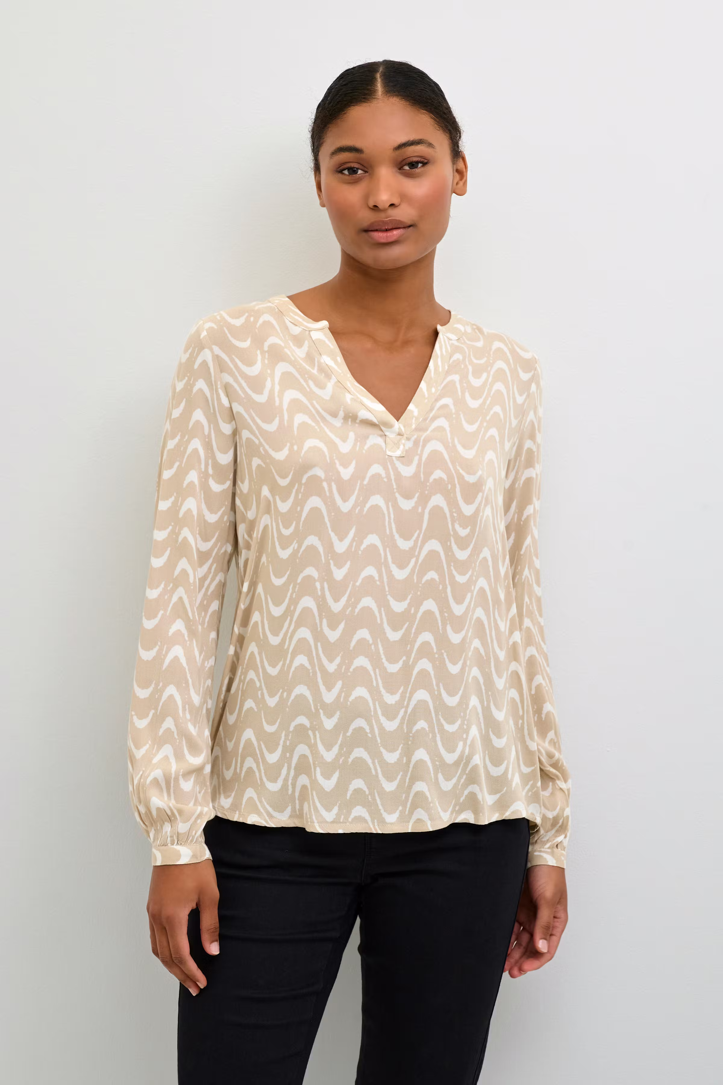 KAmira Bluse LOOKBOOK FRONT 10508287-105322
