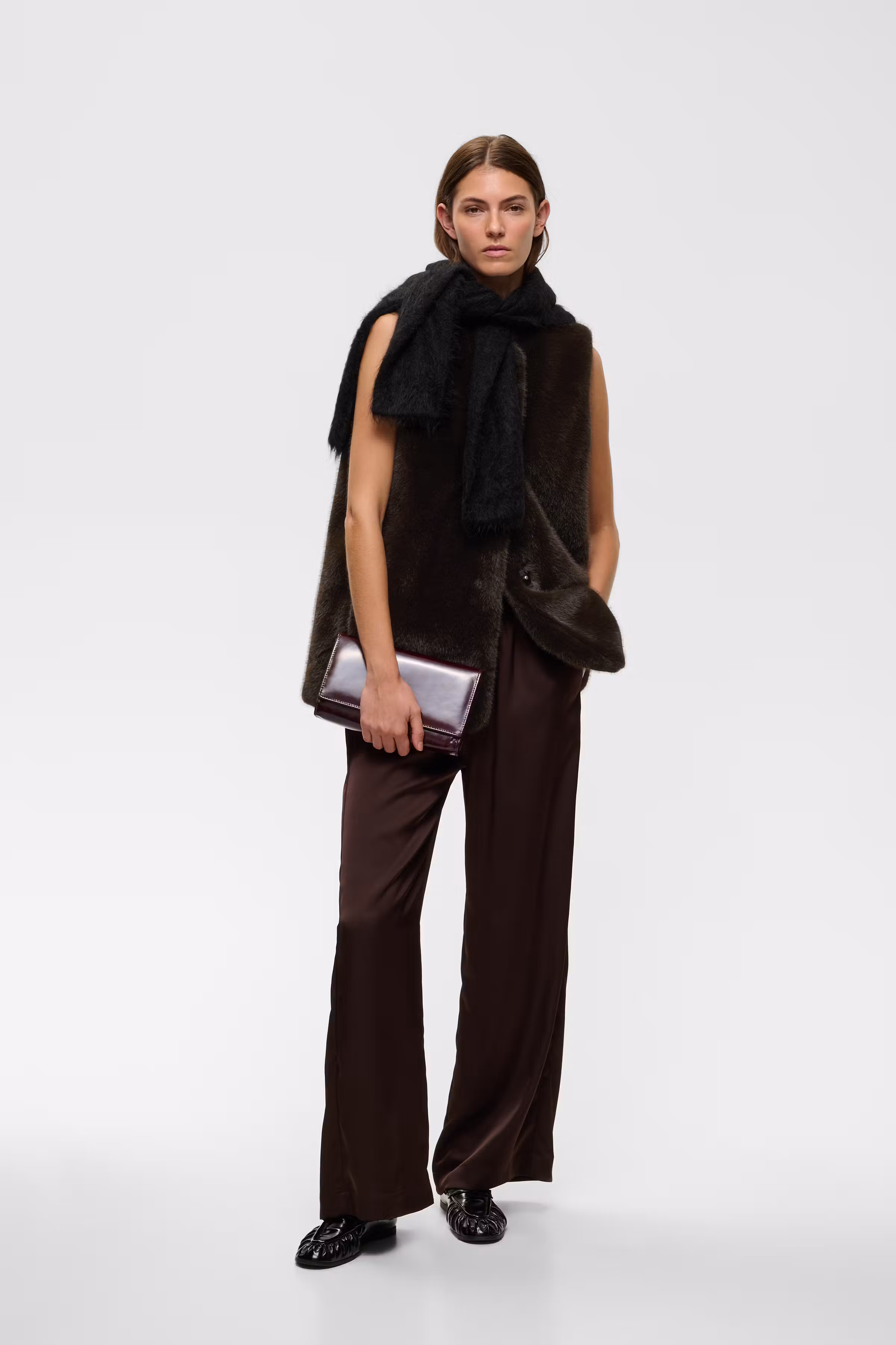 YASMINAHIW Weste LOOKBOOK FRONT 30112979-191109