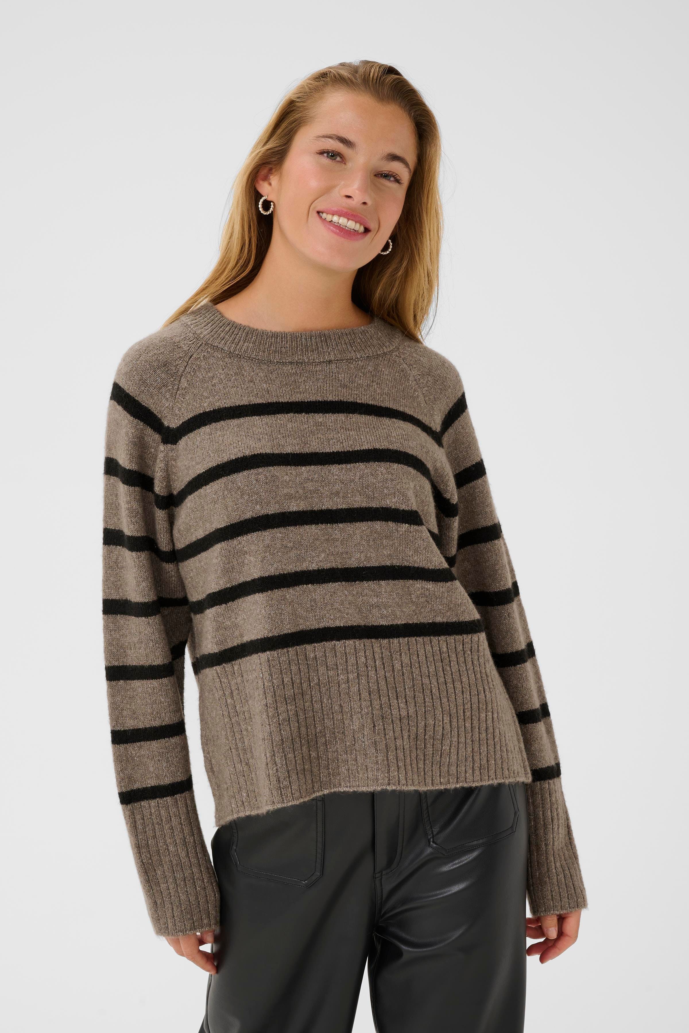 KAerin Pullover LOOKBOOK FRONT 10510939-108598