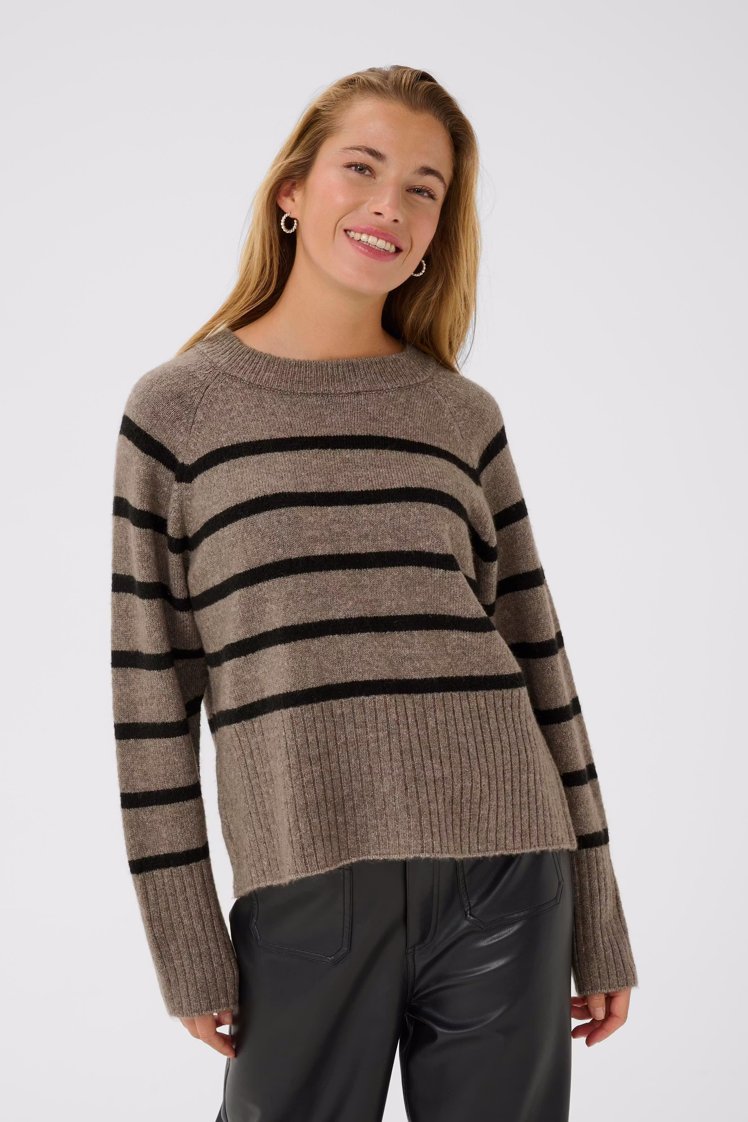 KAerin Pullover LOOKBOOK FRONT 10510939-108598