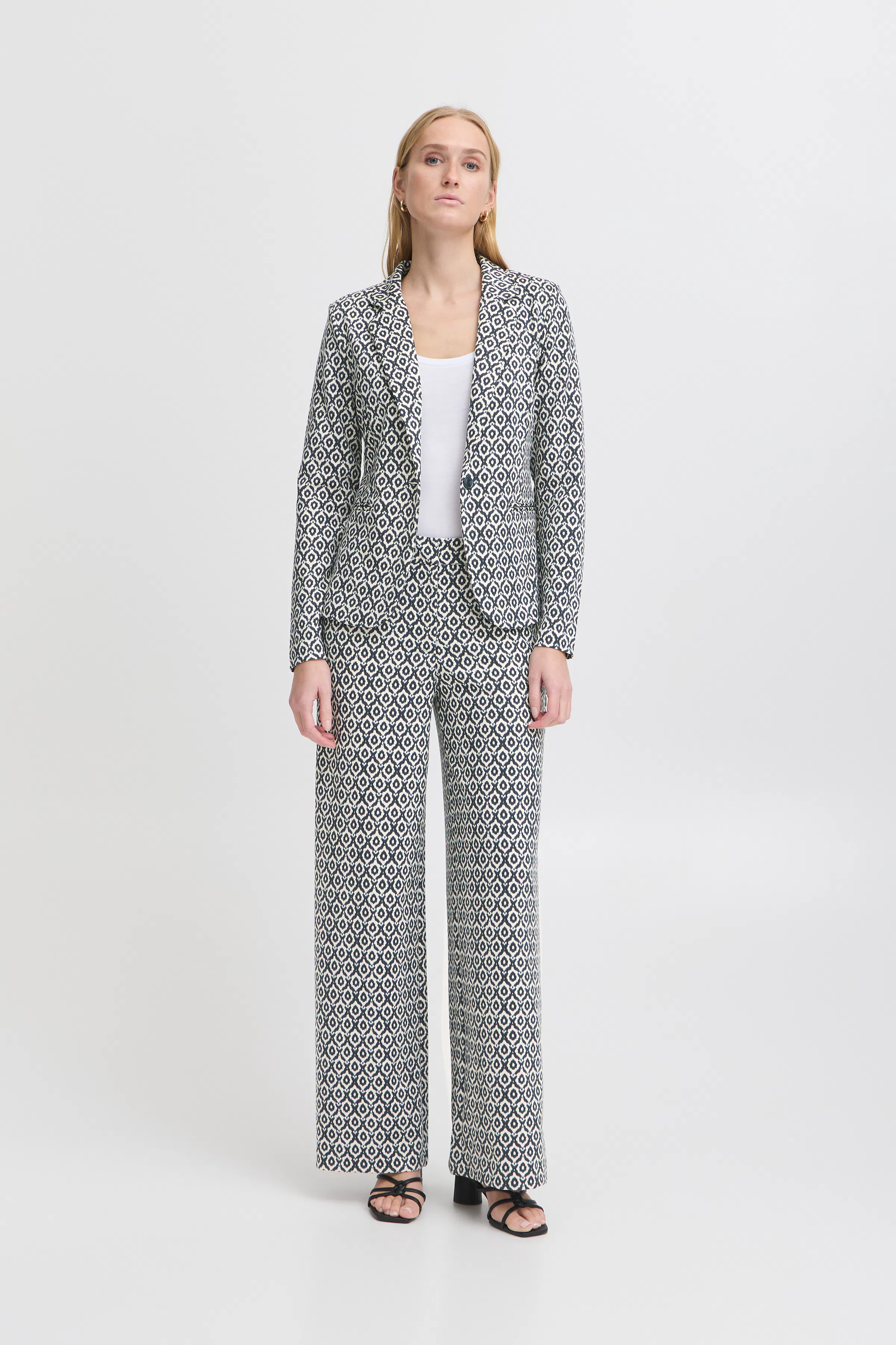 IHKATE Blazer LOOKBOOK FRONT 20123019-204483