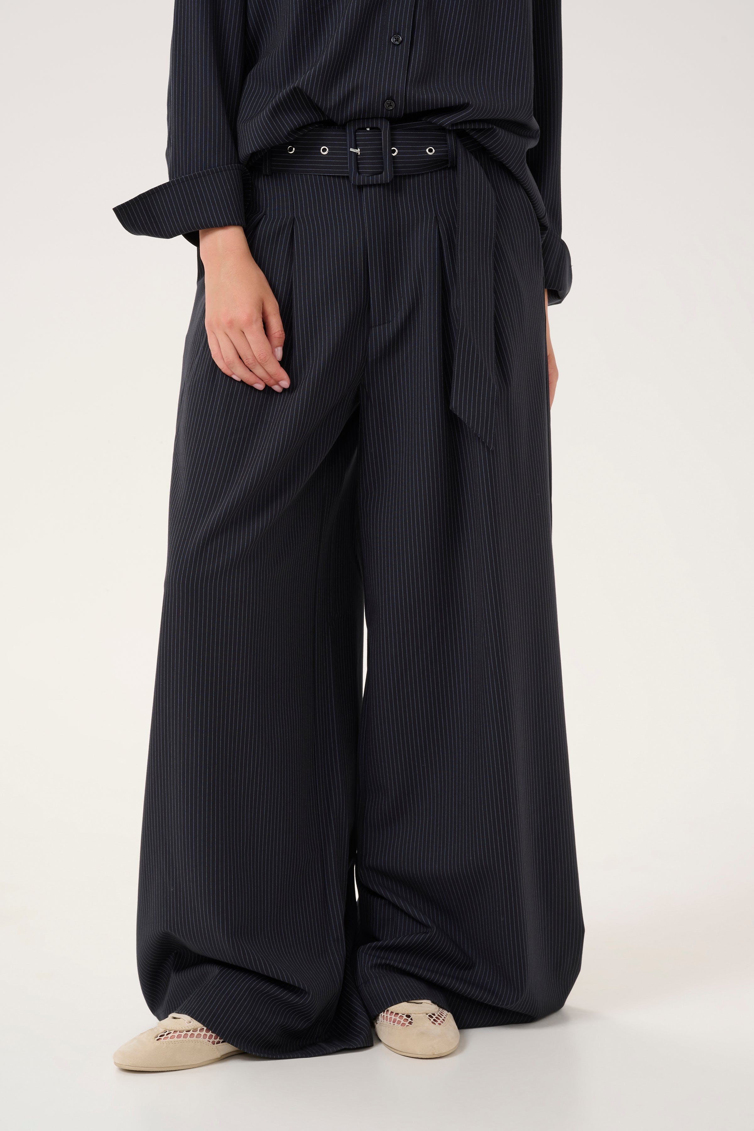 VittaMW Trousers LOOKBOOK FRONT 10704999-107047