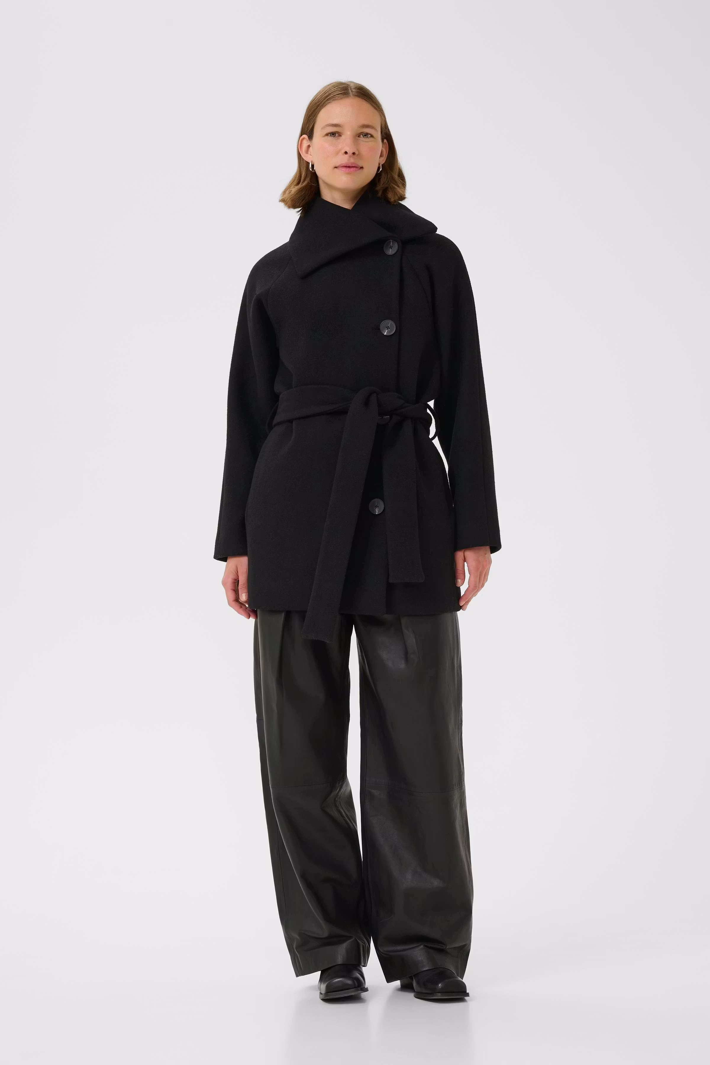 YunahIW Coat LOOKBOOK FRONT 30110611-194008