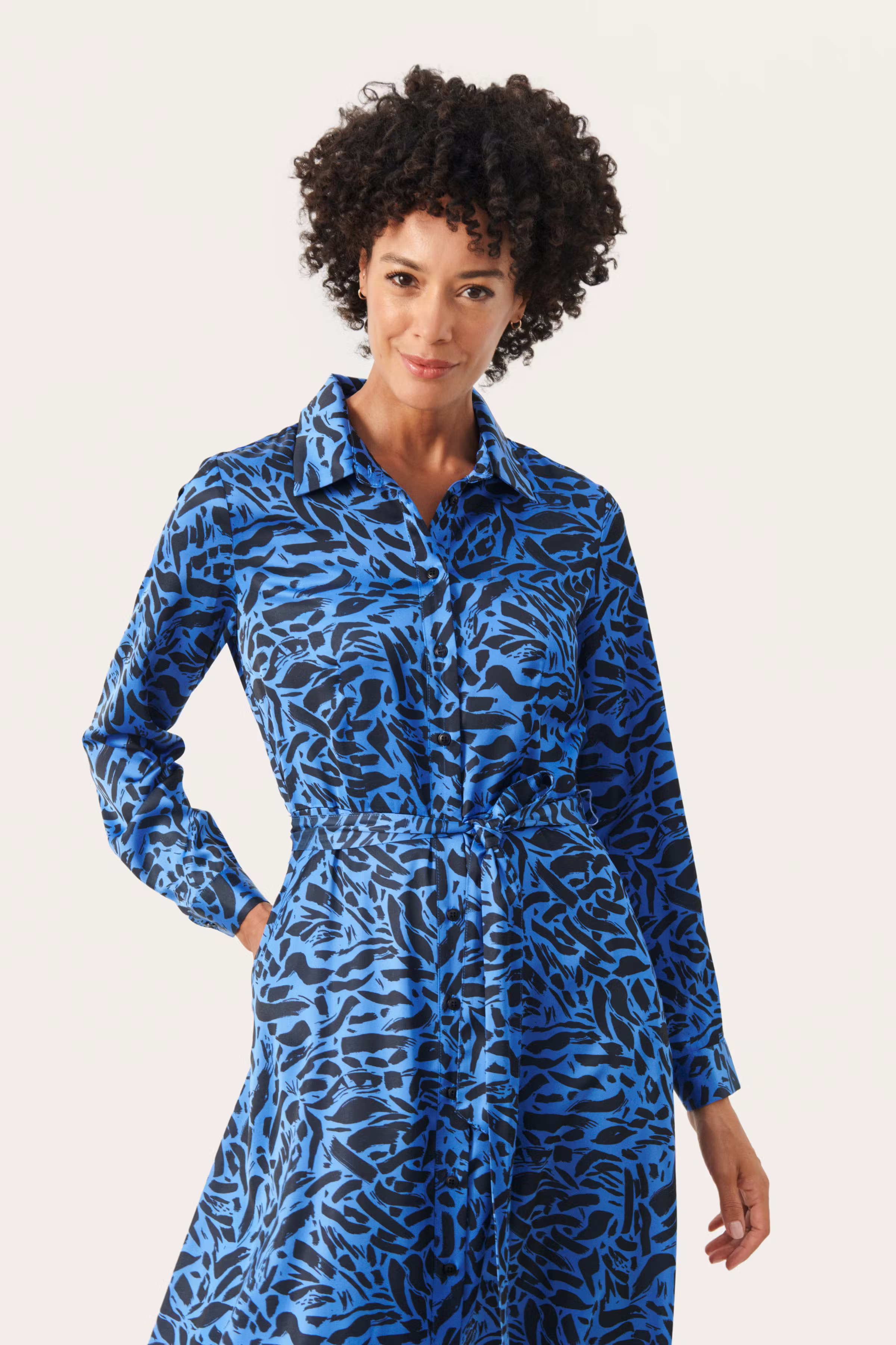 ShelbyPW Satinkleid LOOKBOOK FRONT 30308342-302619