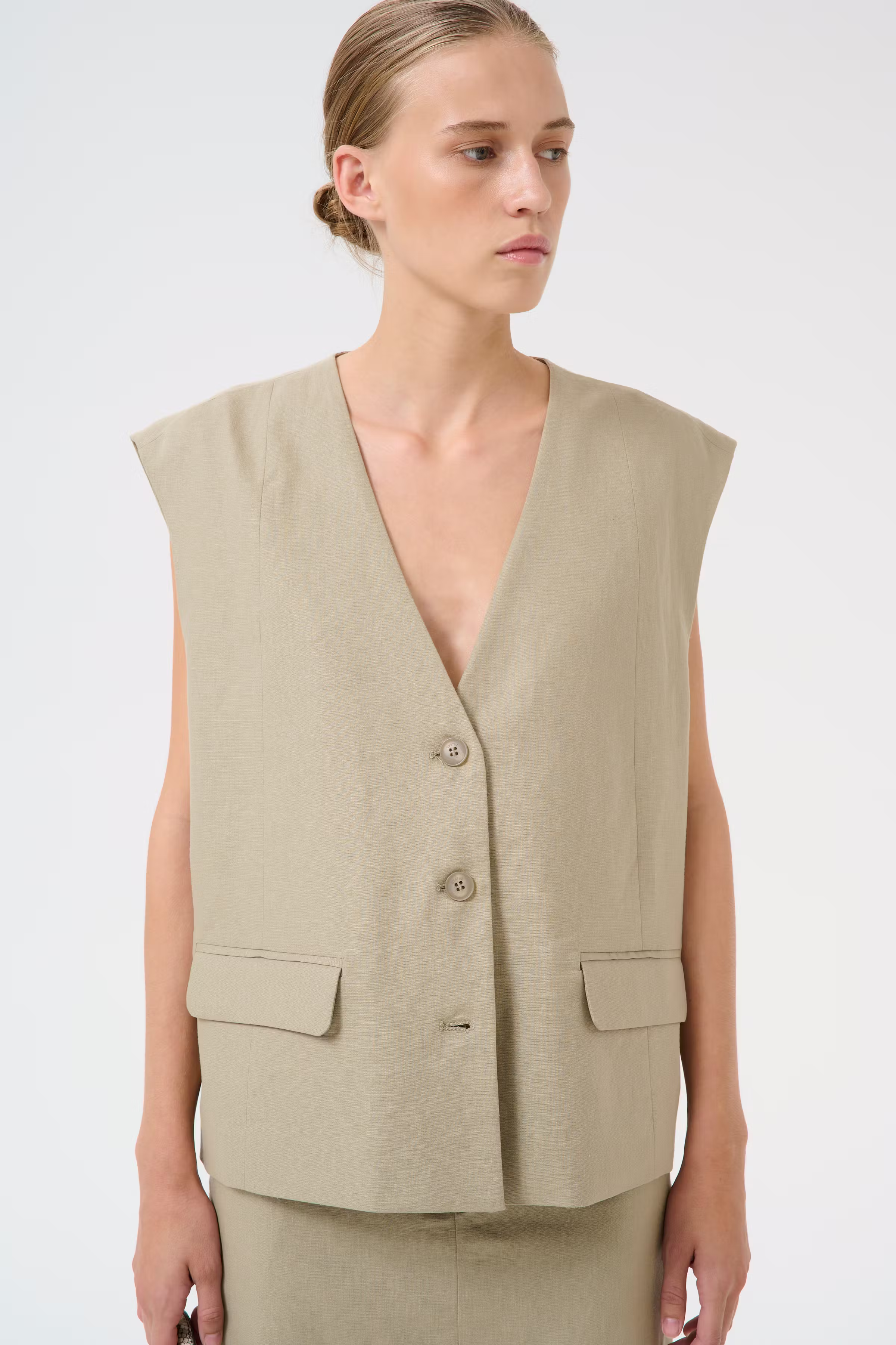 GZizza linen waistcoat LOOKBOOK FRONT 10910239-170510