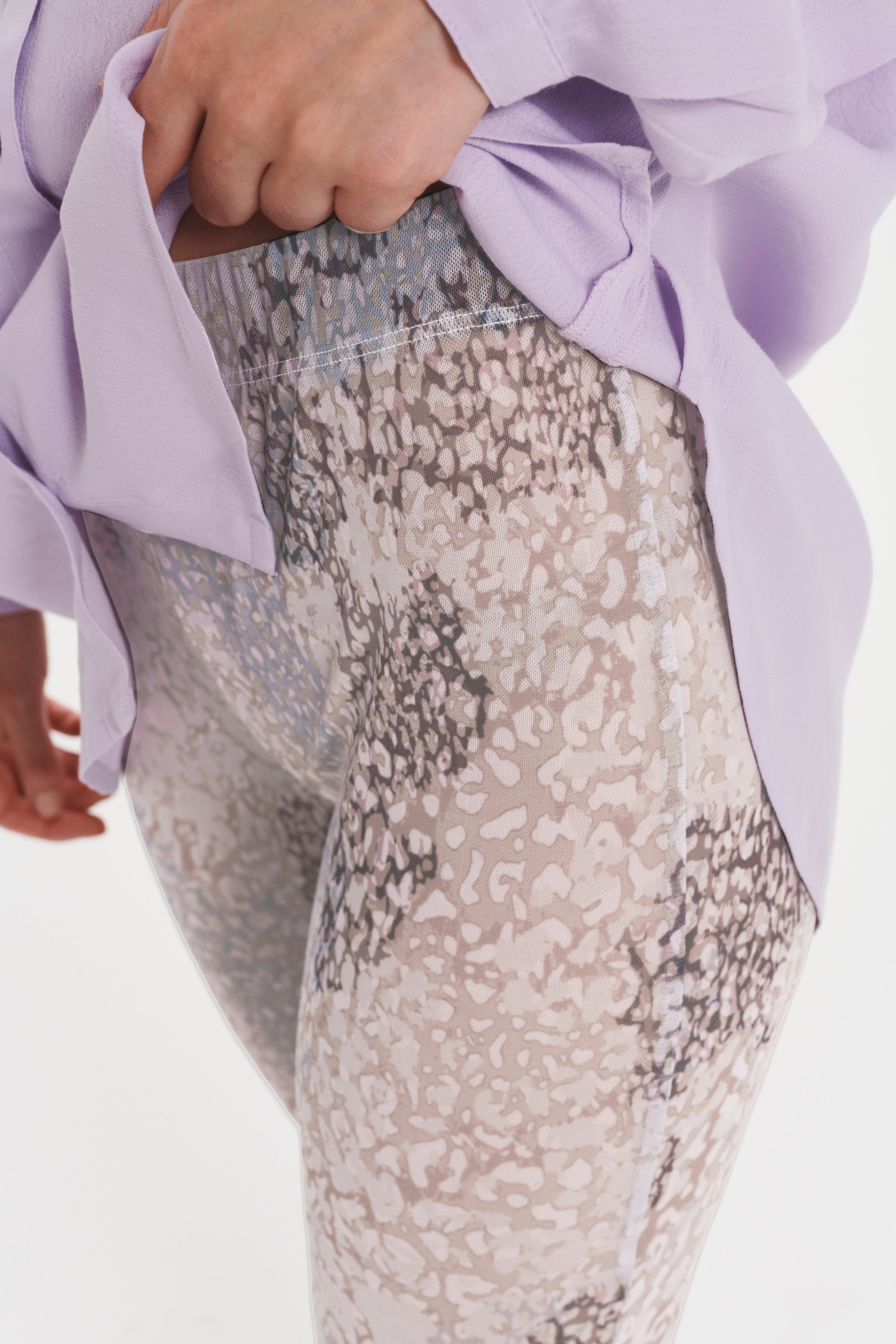 IanneSZ Leggings

 LOOKBOOK DETAIL 30511843-600337