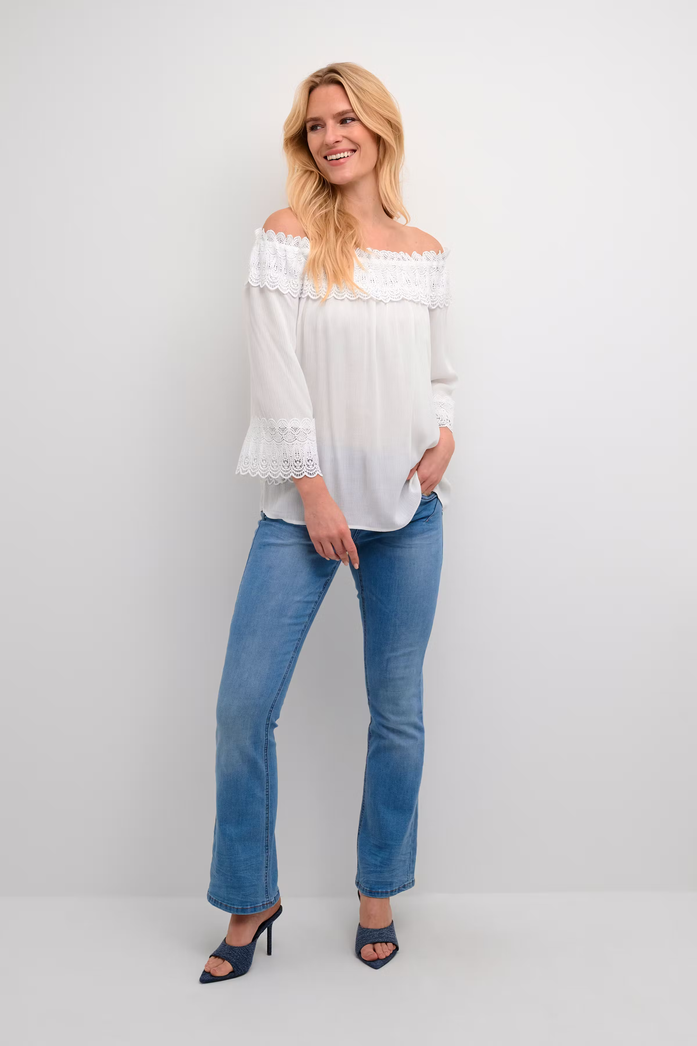 CRBea Blouse LOOKBOOK FRONT 10608022-110602