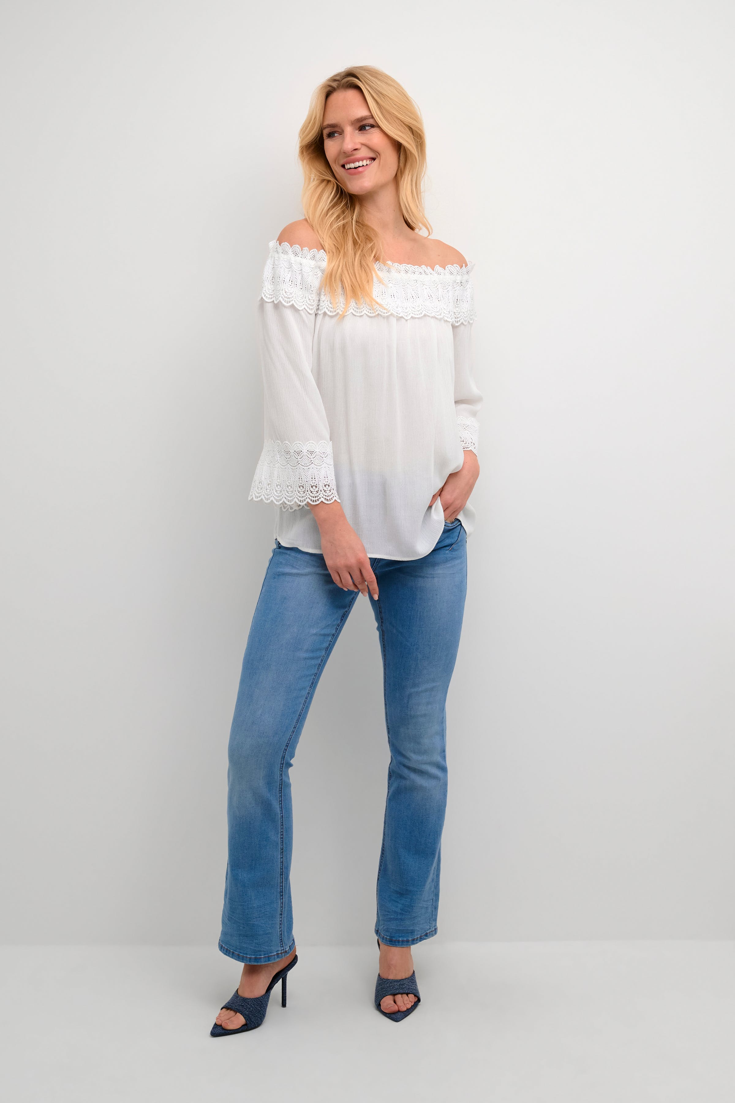 CRBea Blouse LOOKBOOK FRONT 10608022-110602