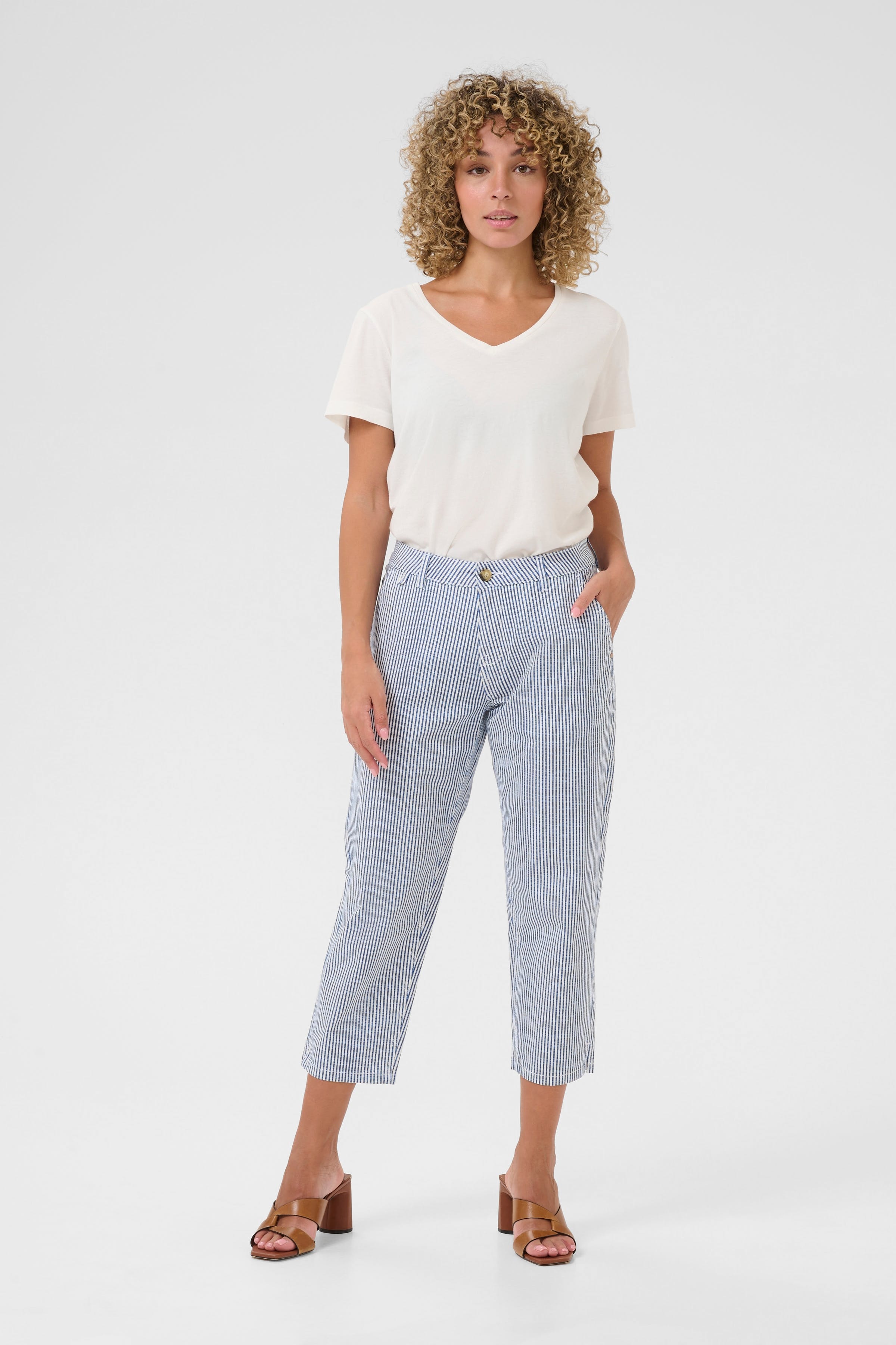 CRBerta Caprihose LOOKBOOK FRONT 10613651-104155