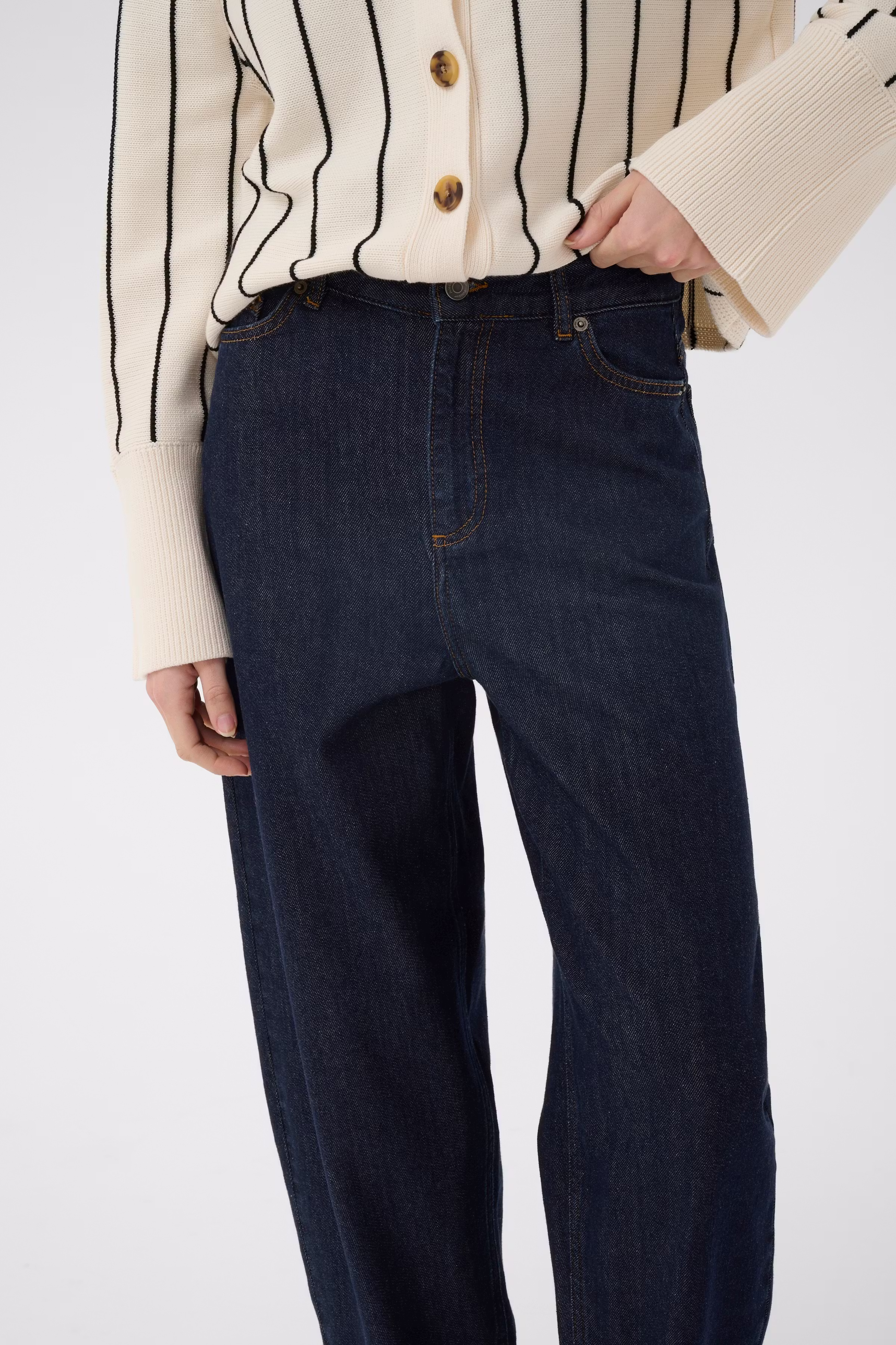KarfinaIW Barrel Jeans LOOKBOOK DETAIL 30111189-303349