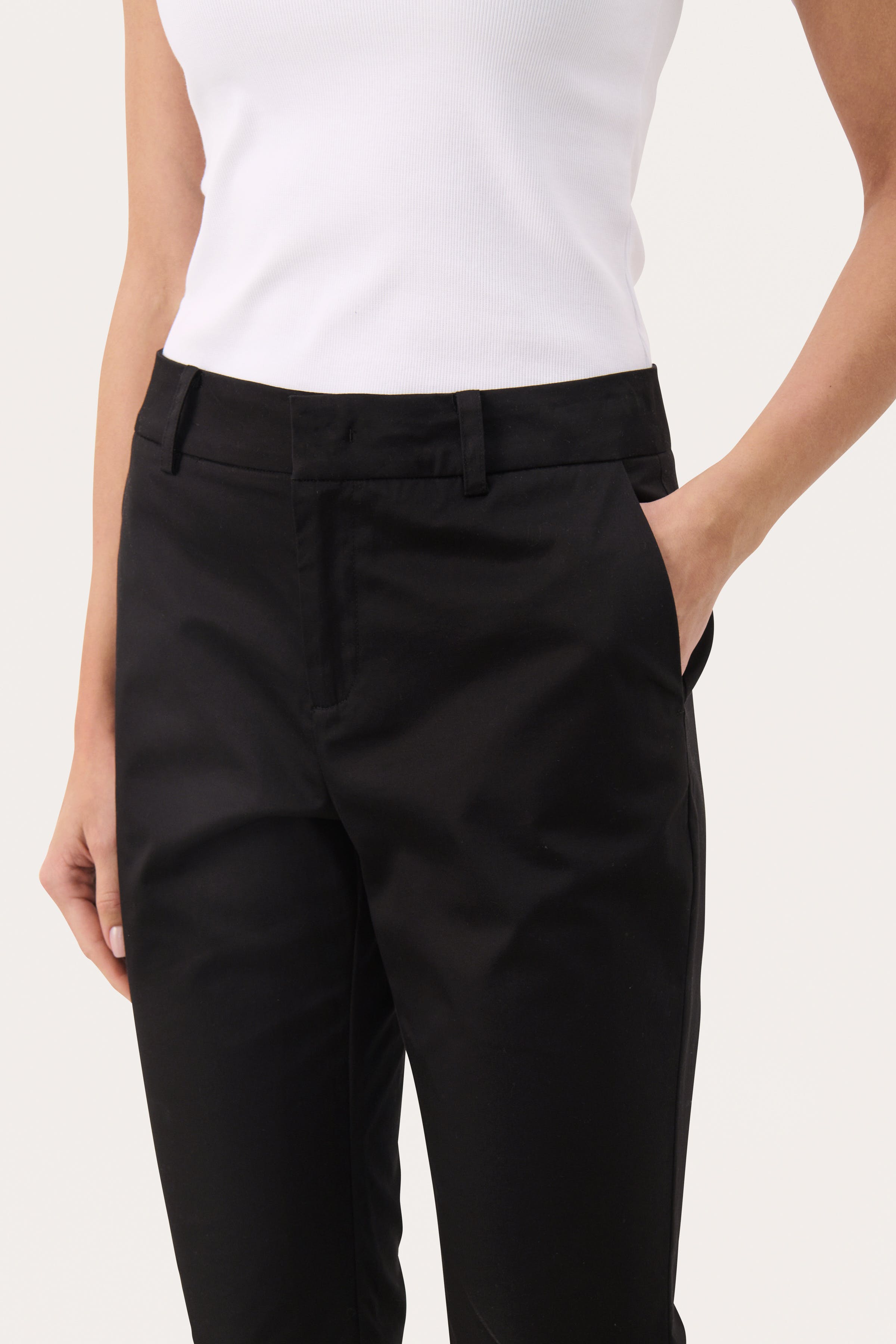 RenataPW Caprihose LOOKBOOK DETAIL 30309765-194008