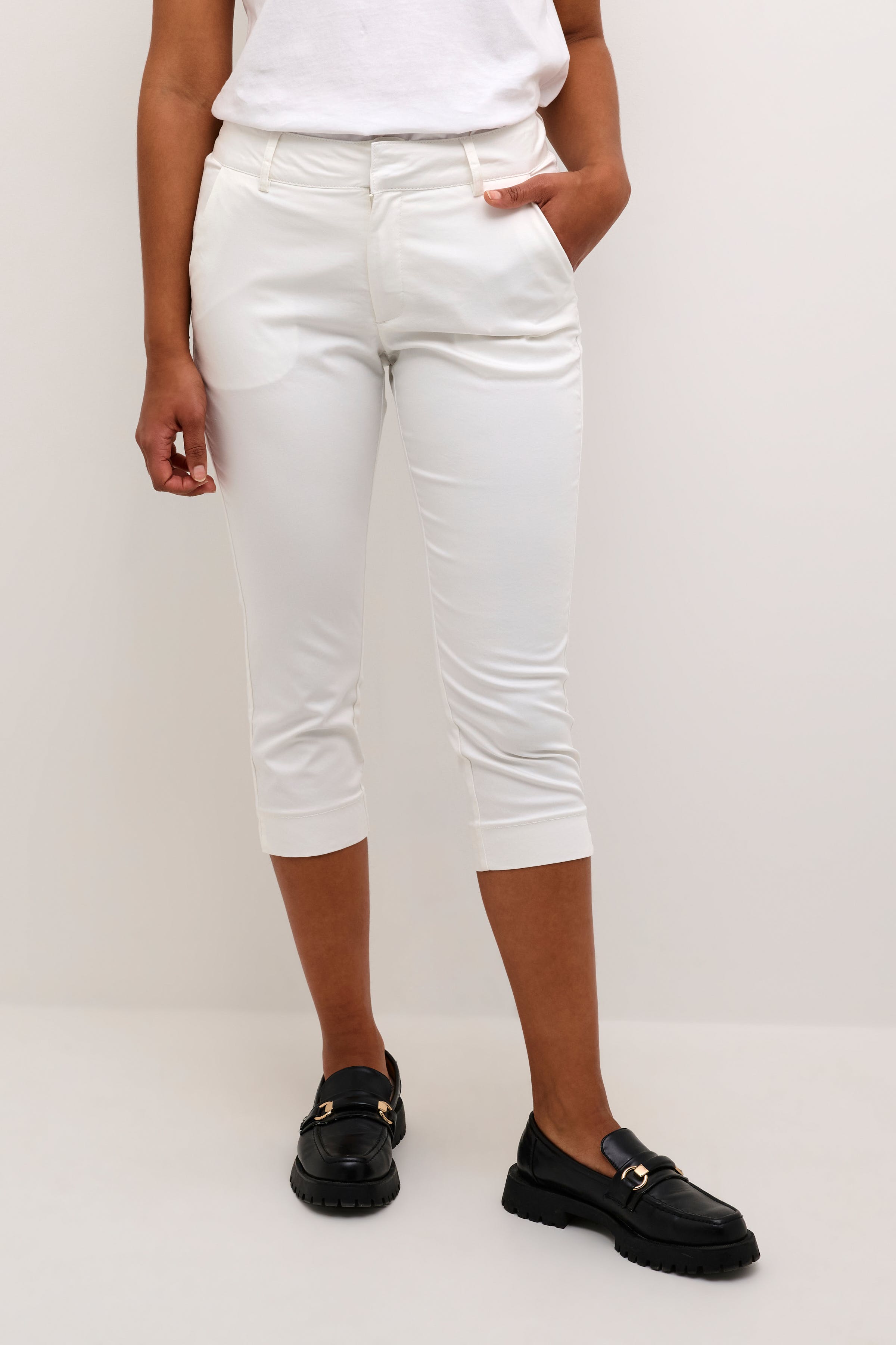 KAlea Capri Trousers LOOKBOOK FRONT 10506815-110602