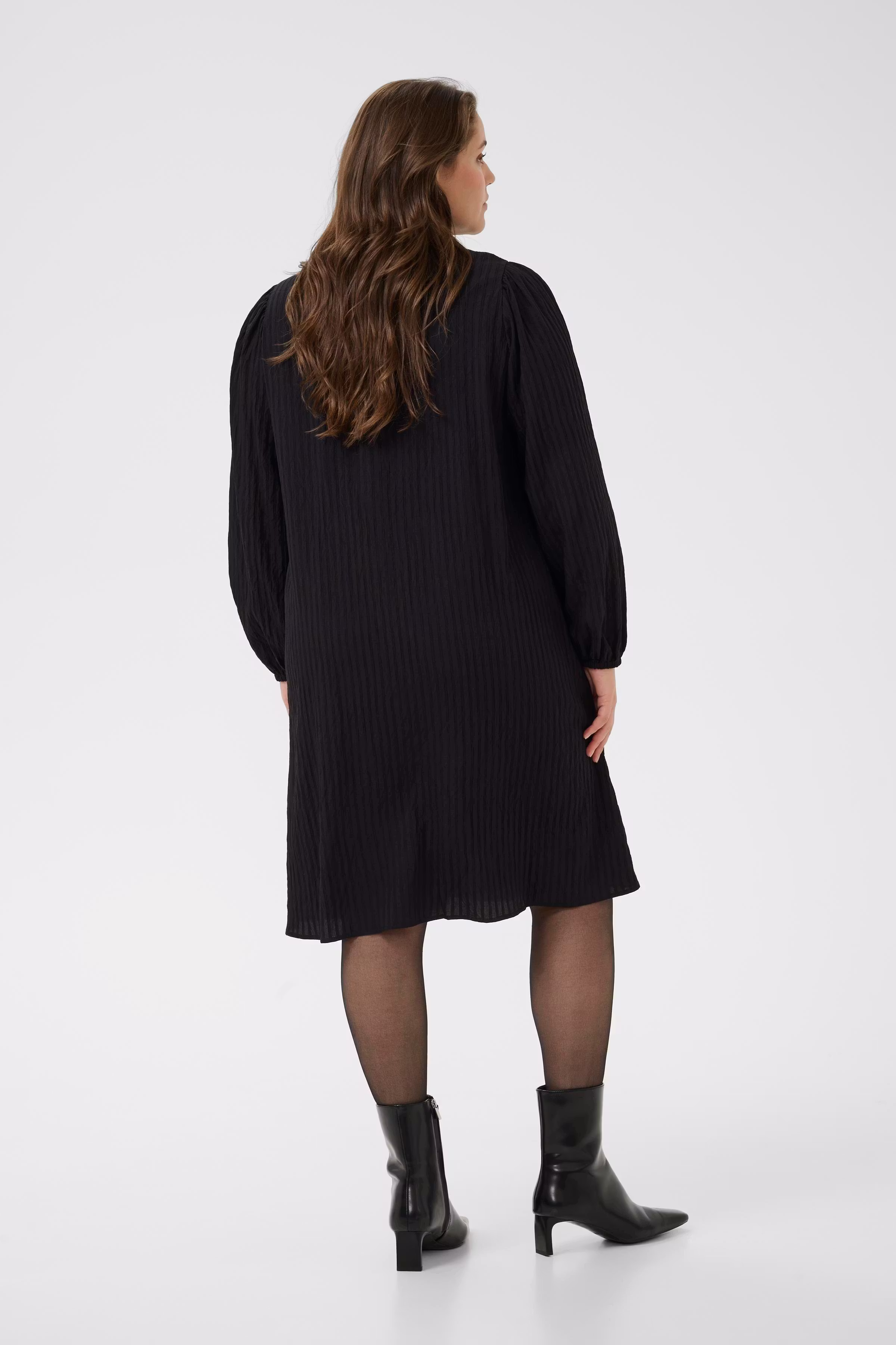 KCuma Kjole LOOKBOOK BACK 10583925-100121