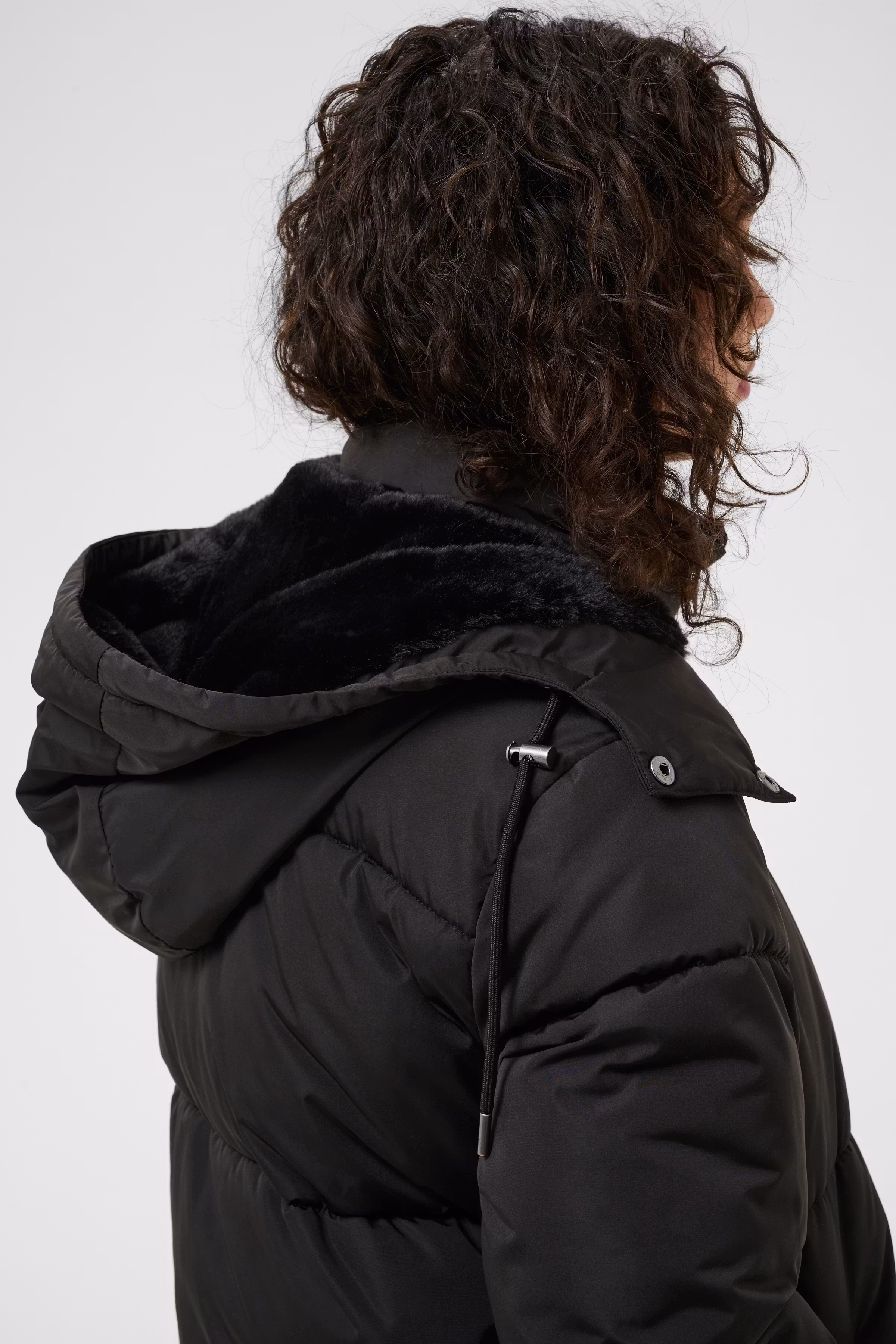 KAnikalui Outerwear LOOKBOOK DETAIL 10511828-100121